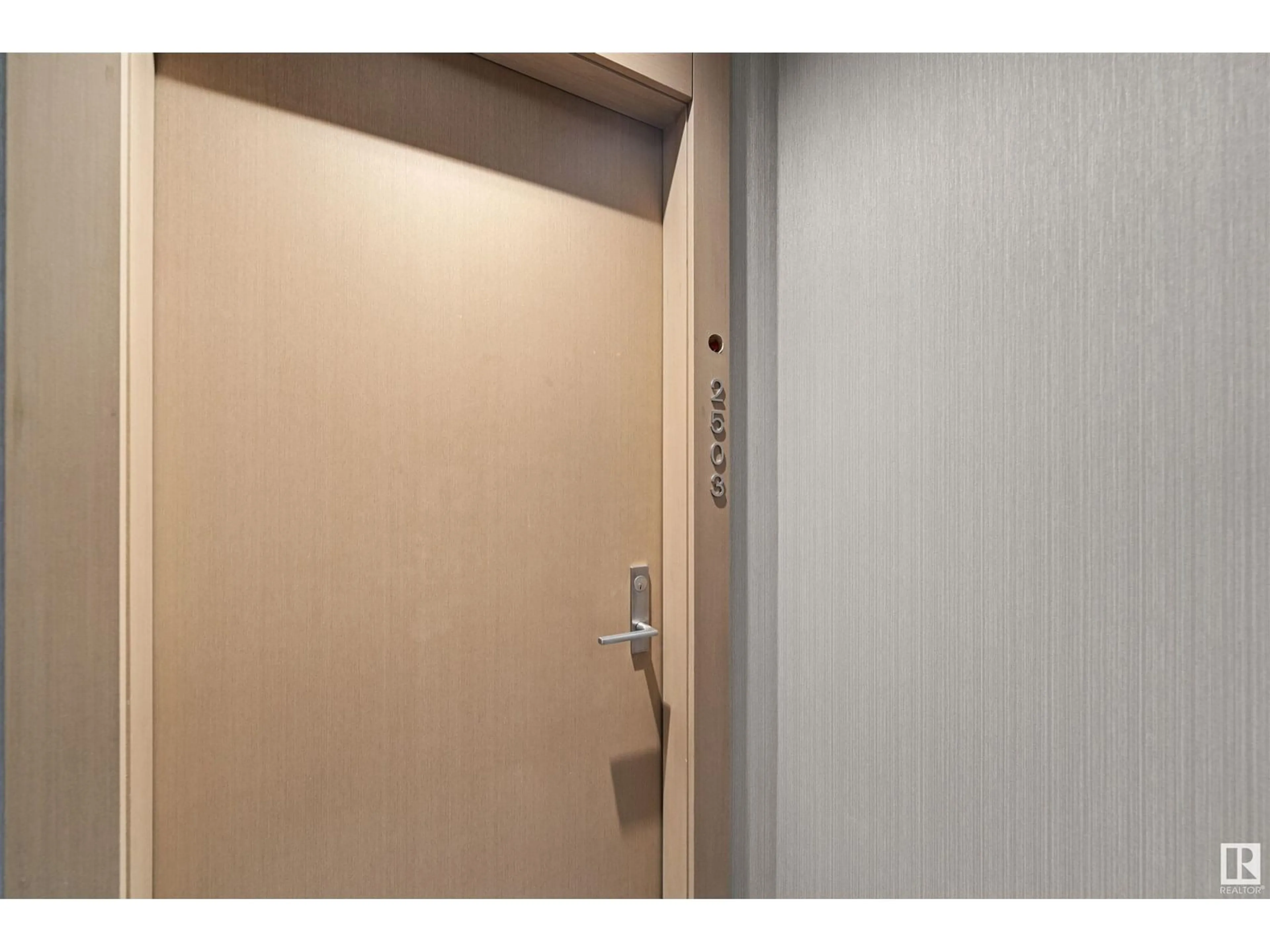 Indoor foyer for 10360 - 2503 102 ST, Edmonton Alberta T5J0K6