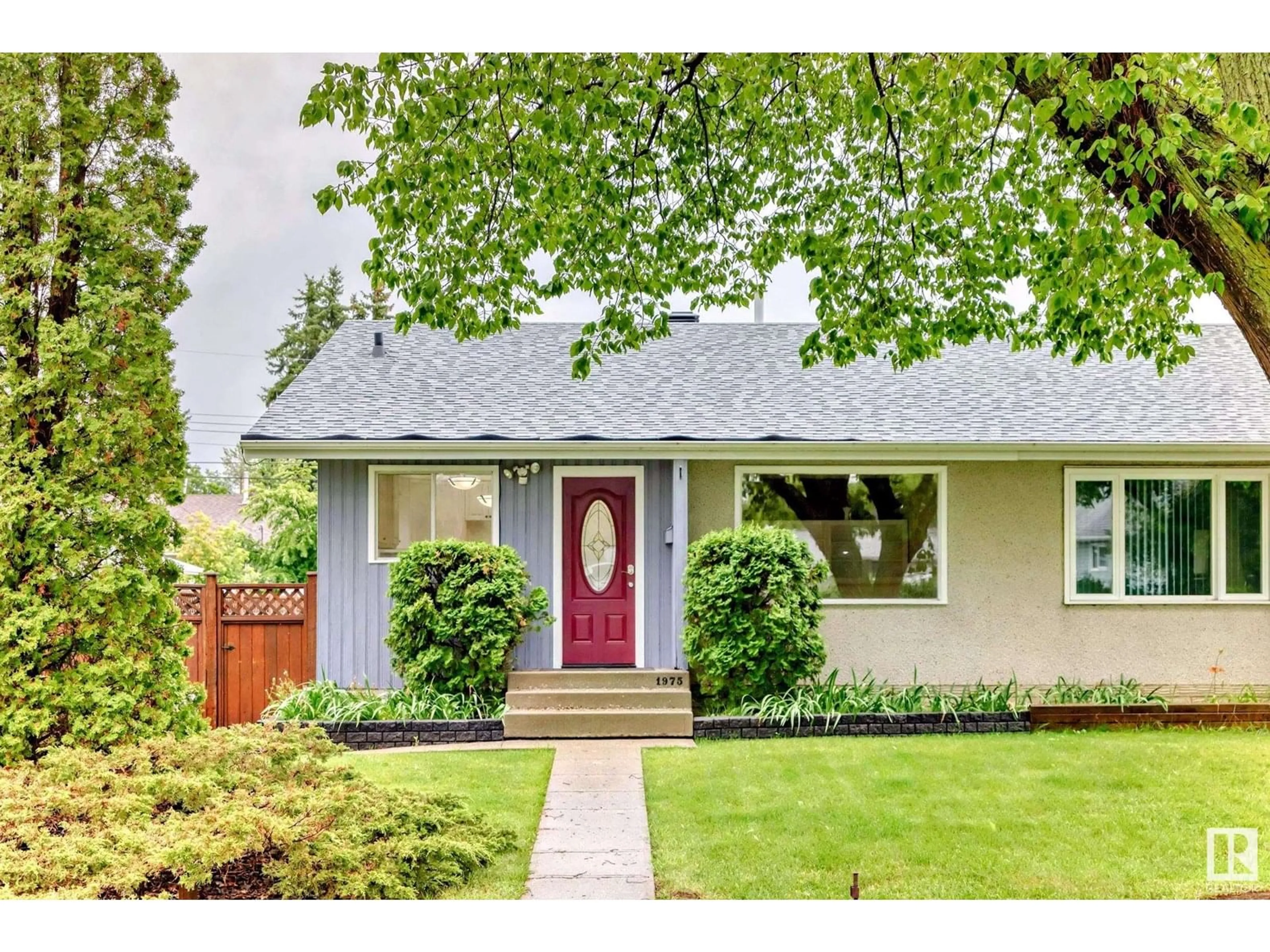 Home with vinyl exterior material, street for 1975 BONNEVILLE DR, Sherwood Park Alberta T8A0X4
