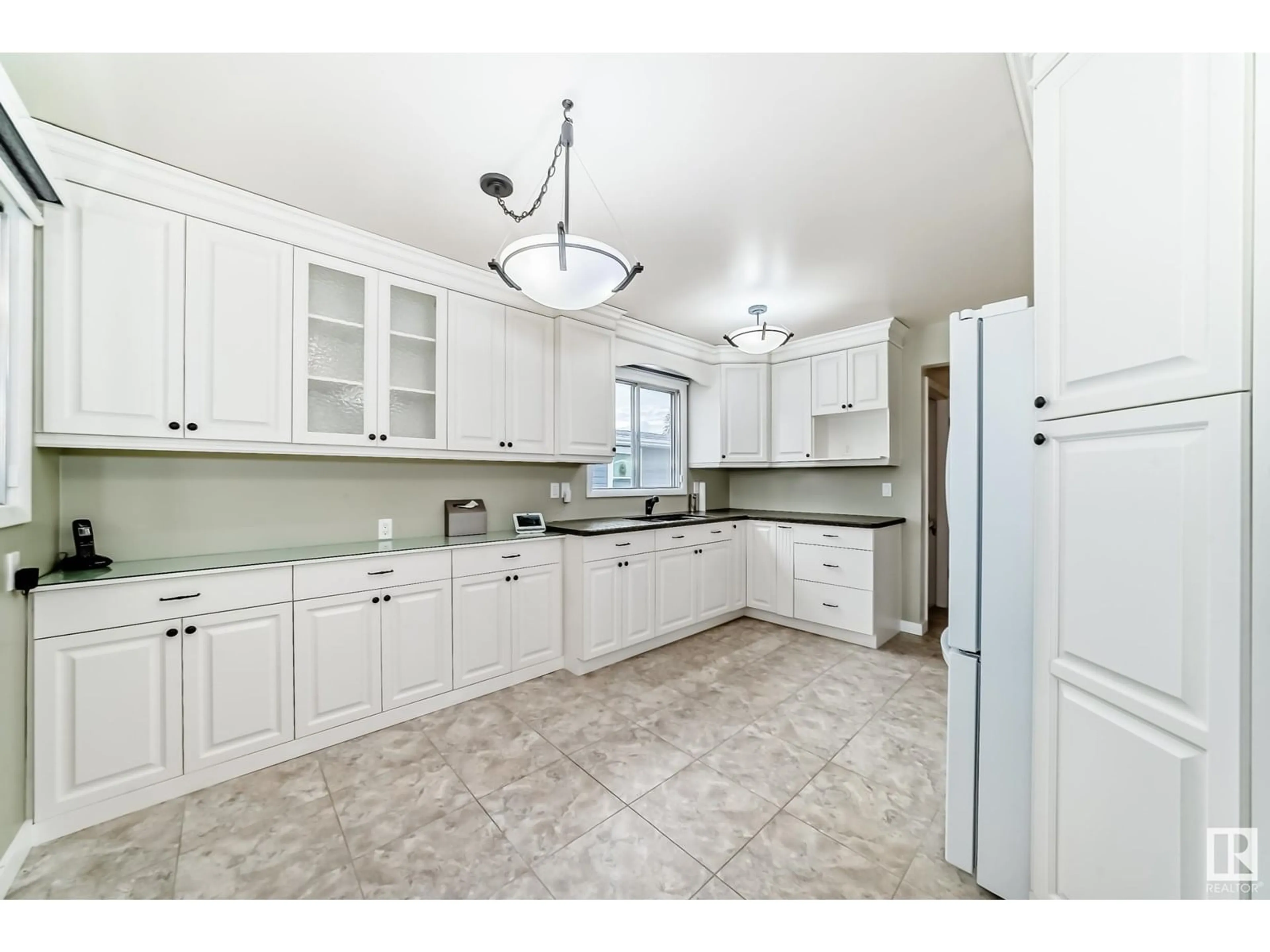 Unknown for 1975 BONNEVILLE DR, Sherwood Park Alberta T8A0X4