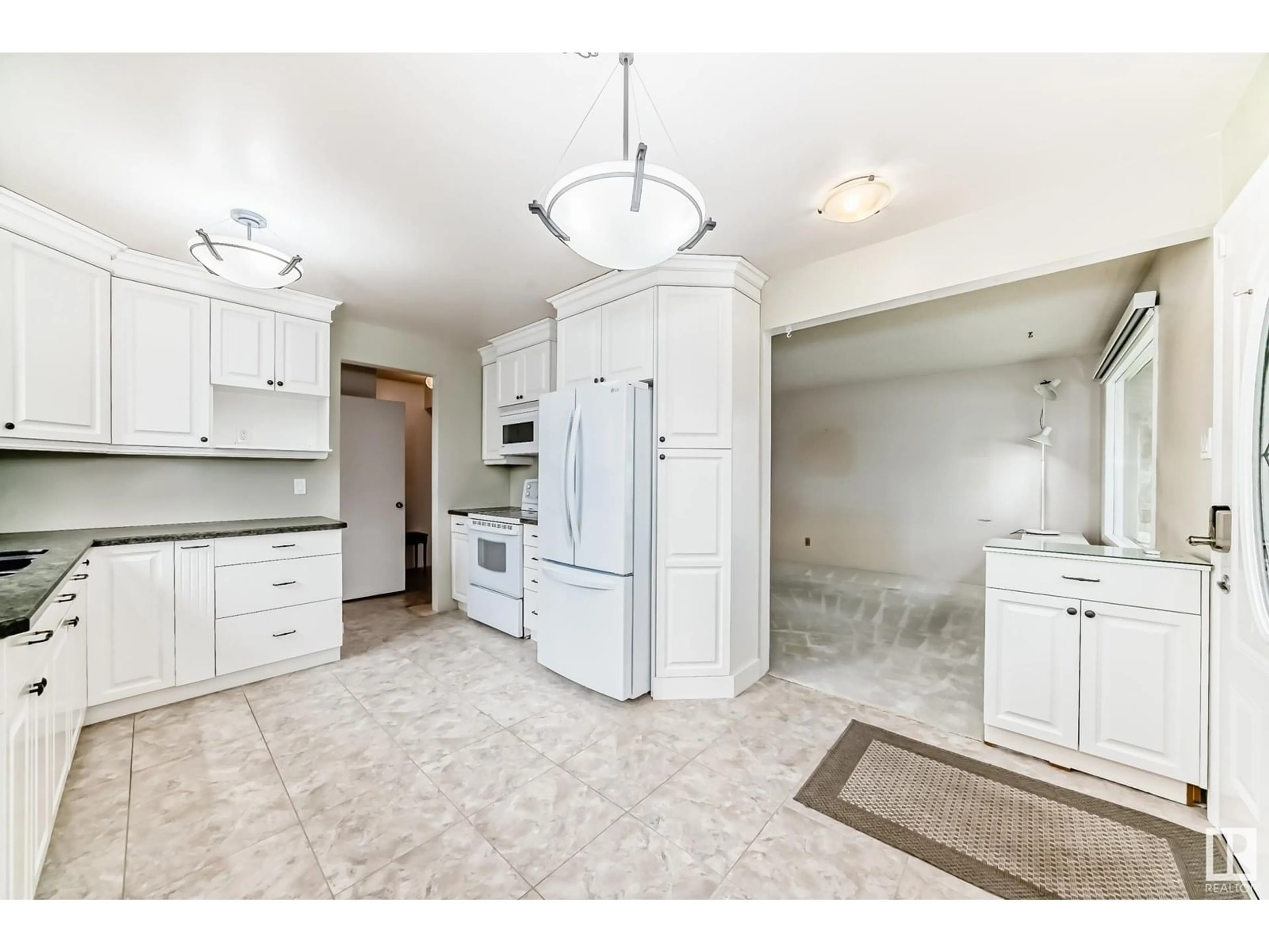 Open concept kitchen, ceramic/tile floor for 1975 BONNEVILLE DR, Sherwood Park Alberta T8A0X4