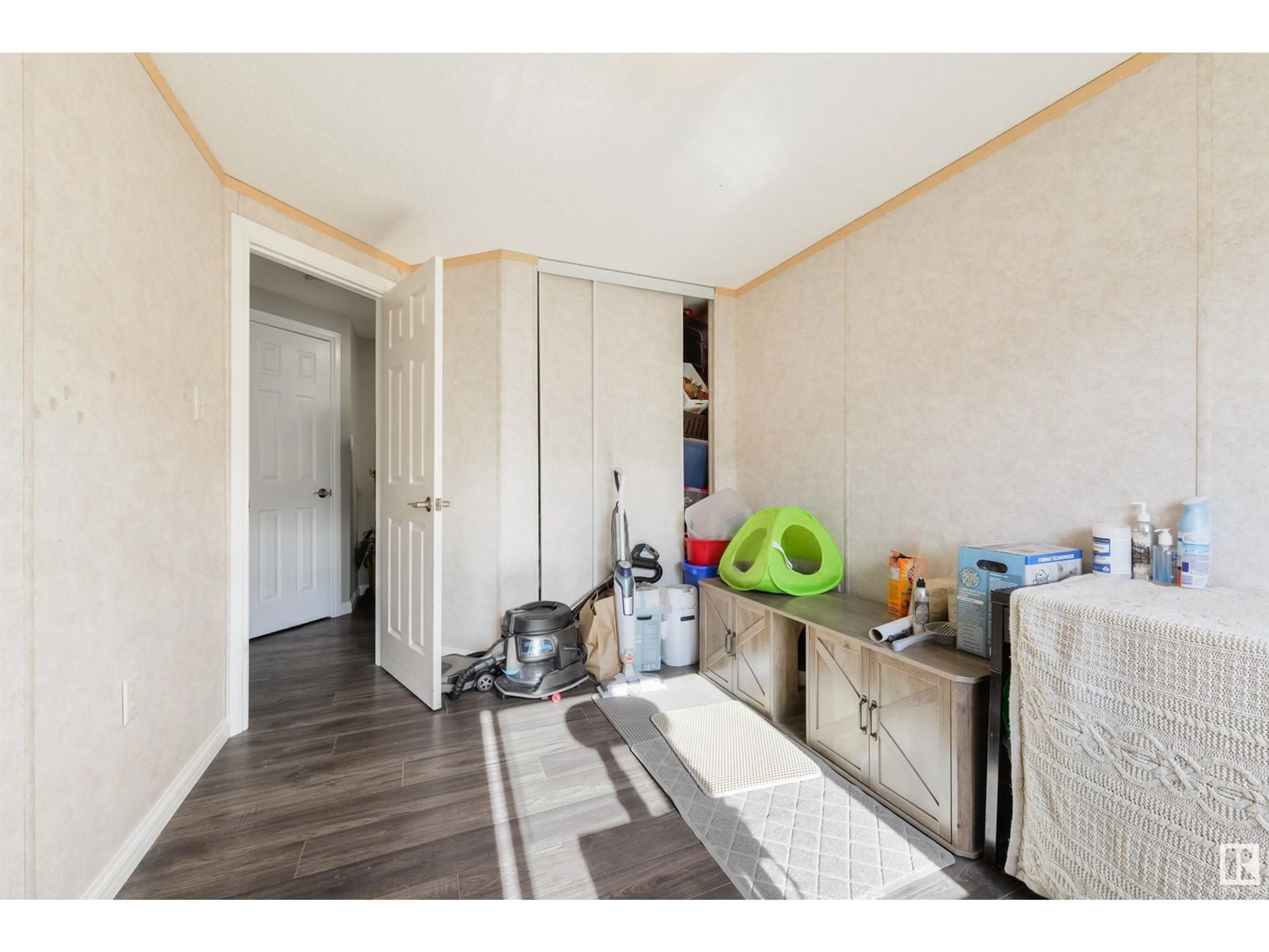 Unknown for 210 OAK WOOD DR, Edmonton Alberta T6P0A3