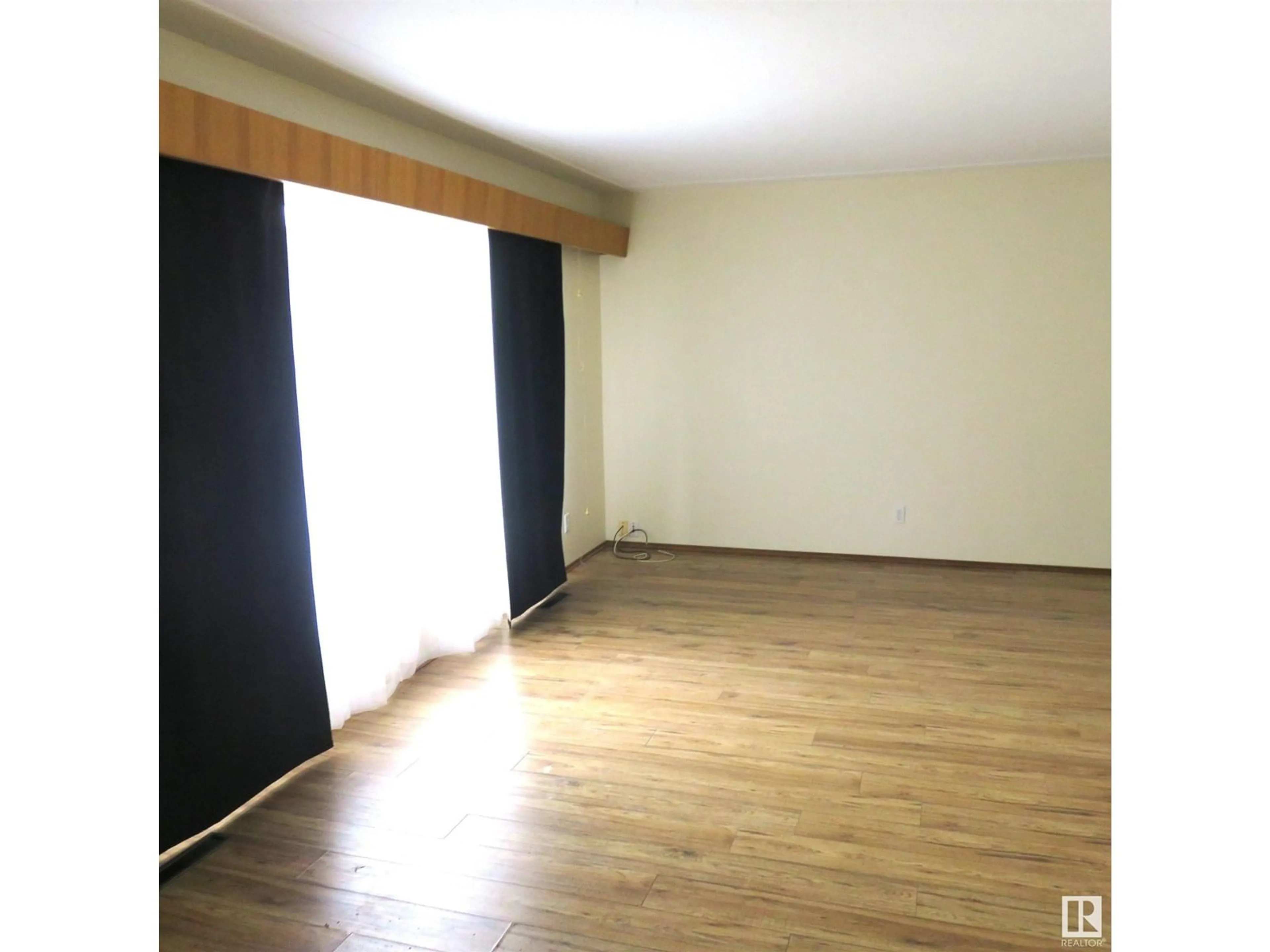 A pic of a room for 13719 118 AV, Edmonton Alberta T5L2M1