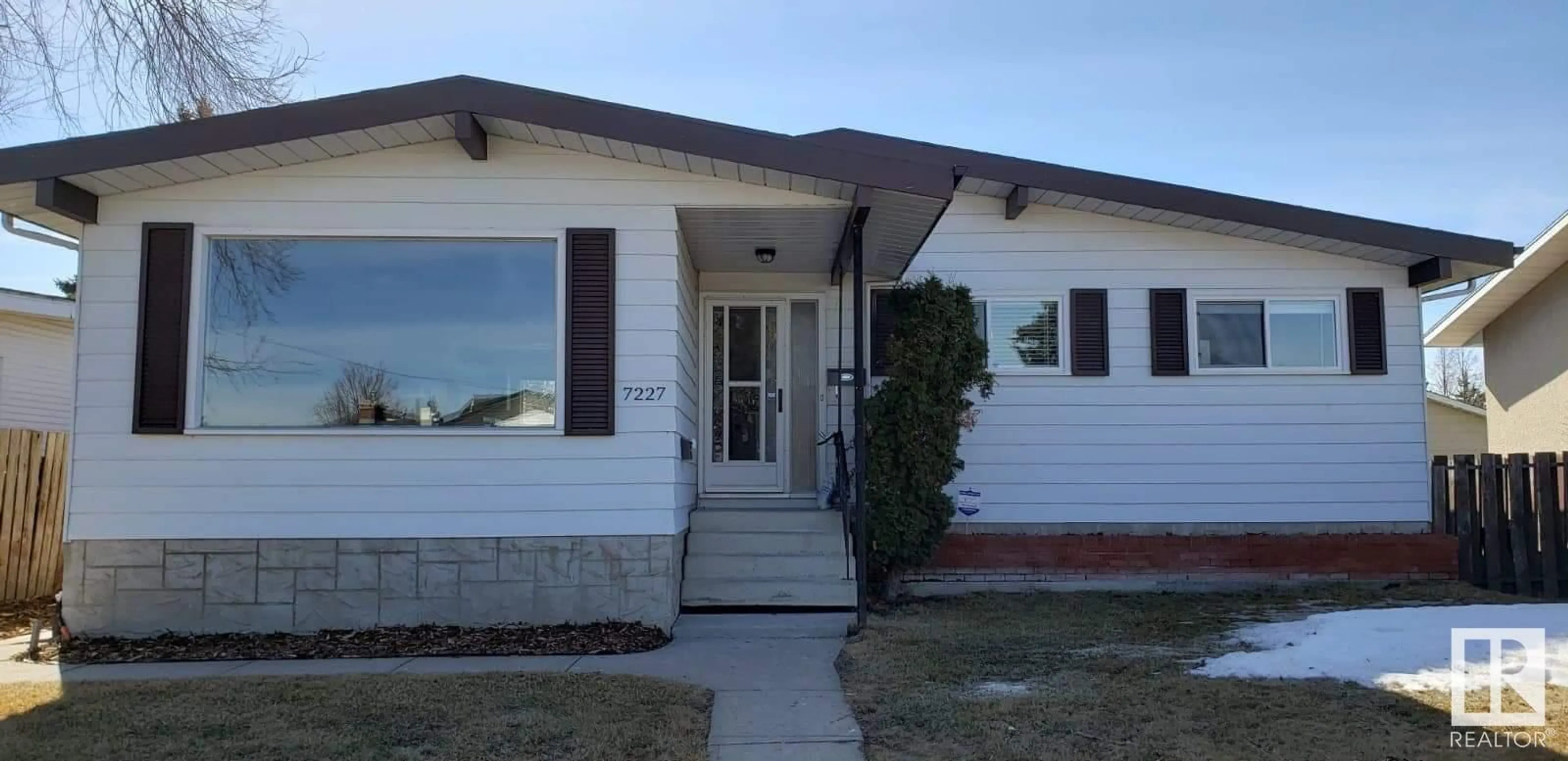 Home with vinyl exterior material, street for 7227 152A AV, Edmonton Alberta T5C2Z3