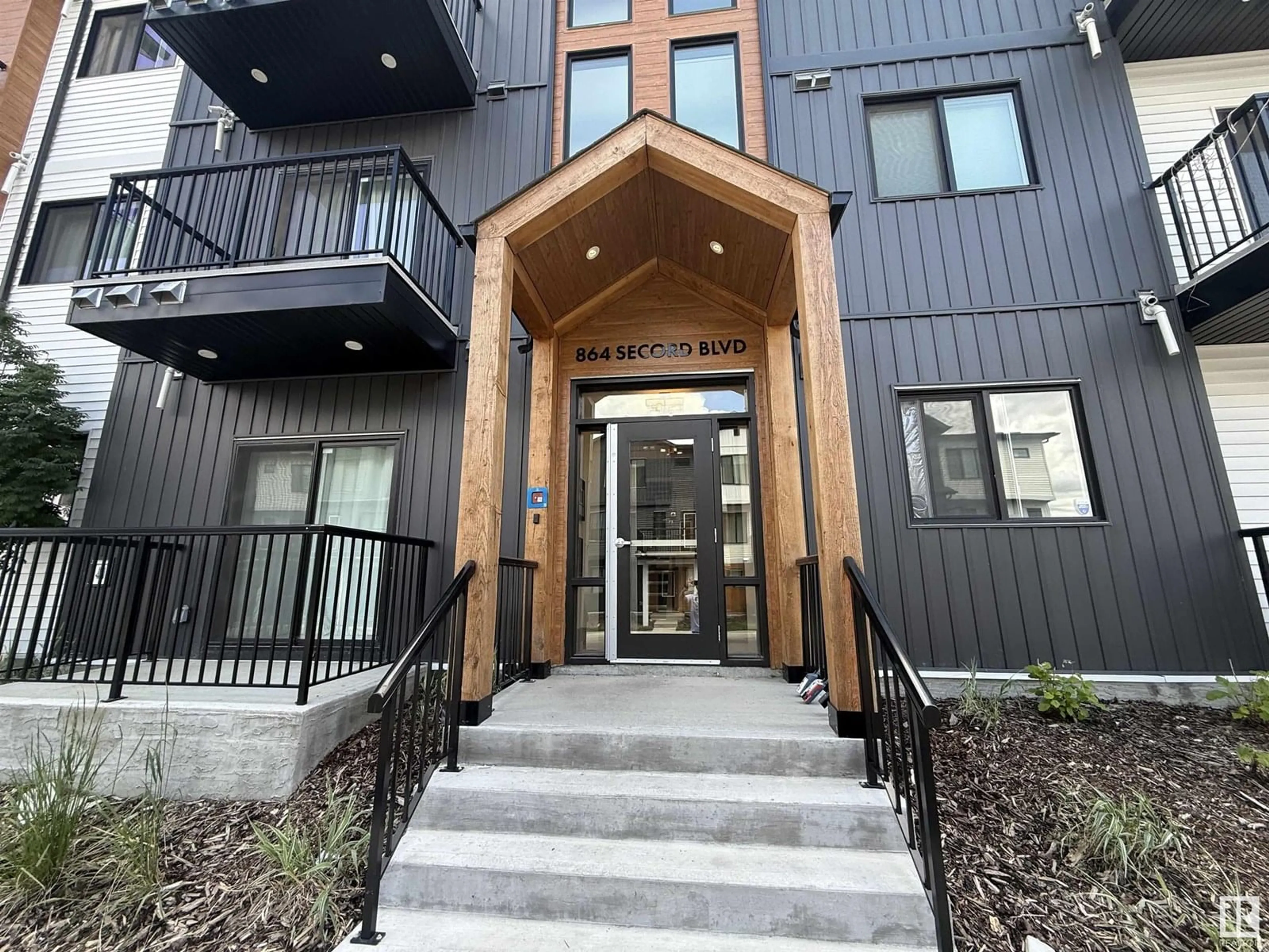 Indoor entryway for 104 - 104 SECORD BV, Edmonton Alberta T5T7R9