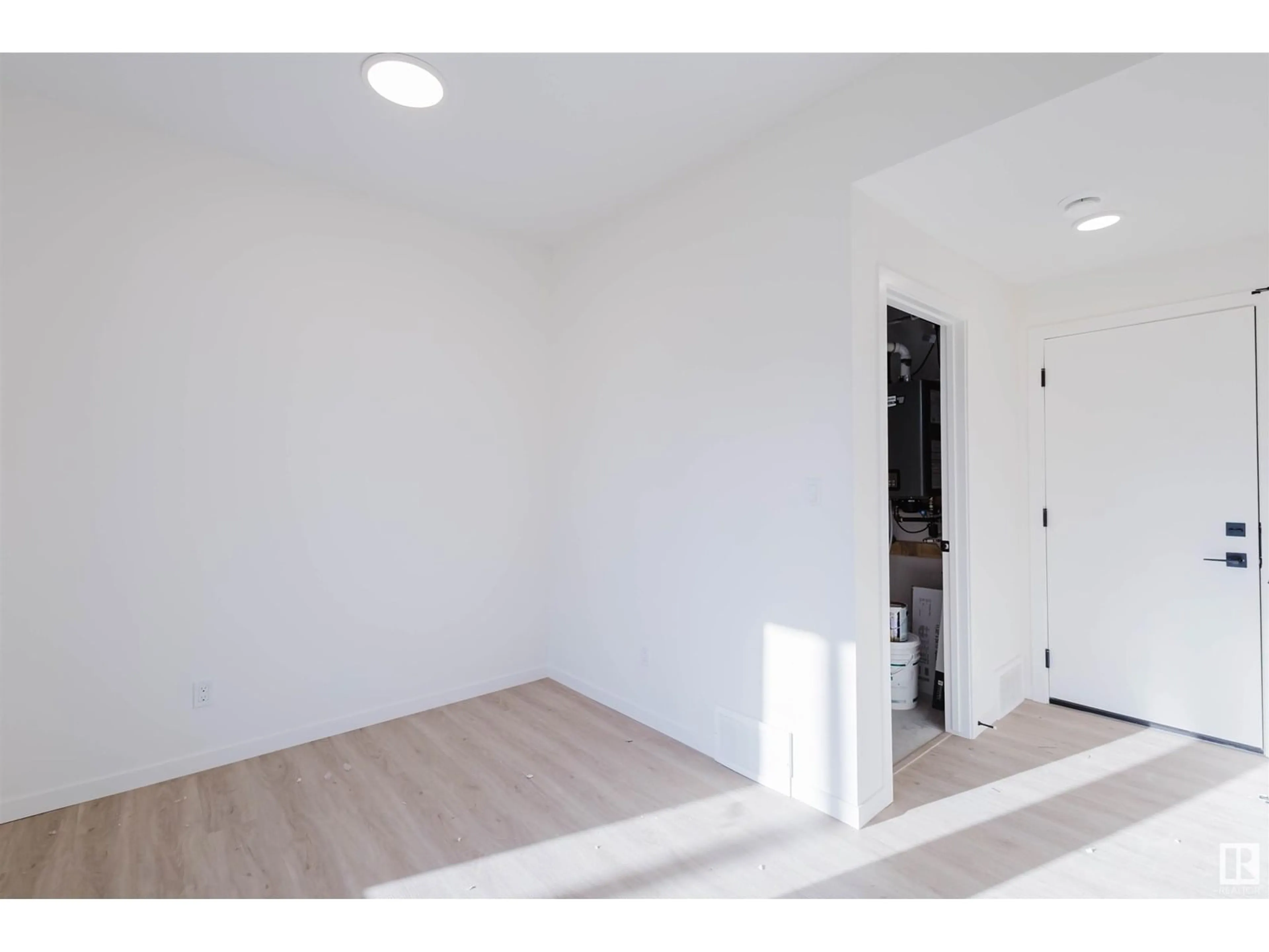 Unknown for 463 33 ST, Edmonton Alberta T6X3C9