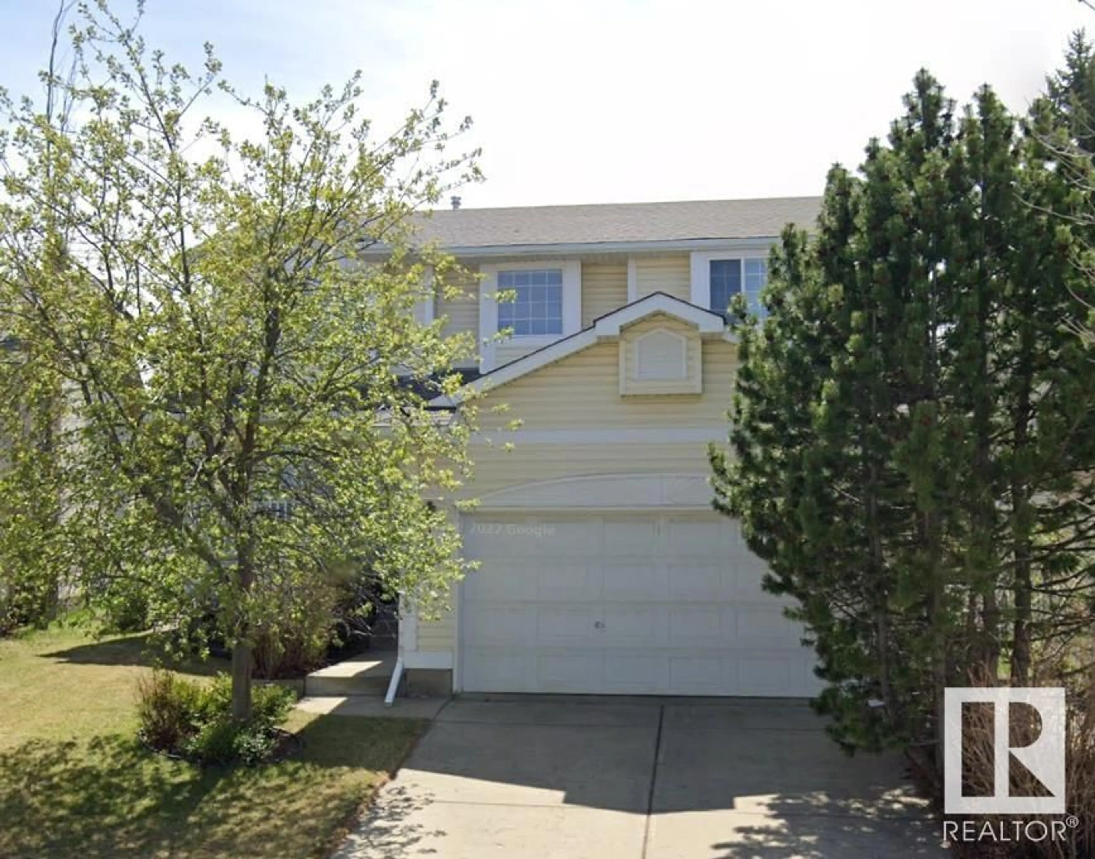 Home with vinyl exterior material, street for 38 BLUEBERRY CR, Sherwood Park Alberta T8H1P6