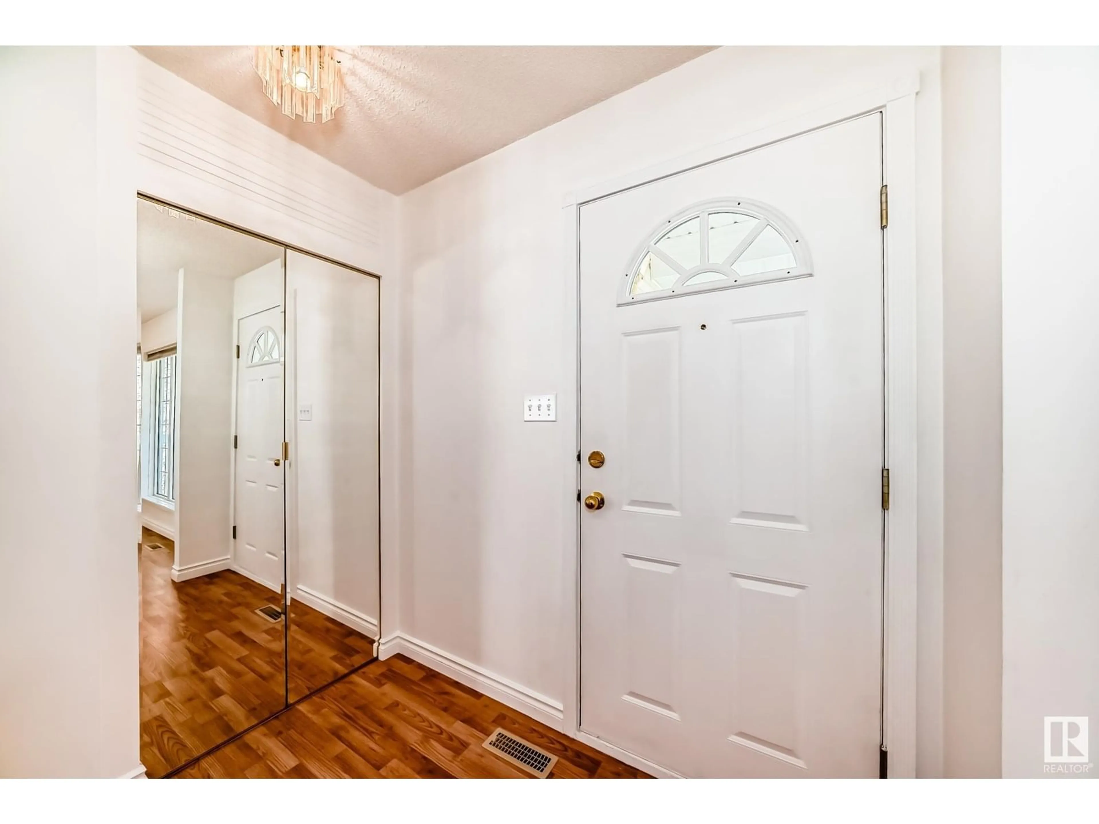 Indoor entryway for 38 BLUEBERRY CR, Sherwood Park Alberta T8H1P6