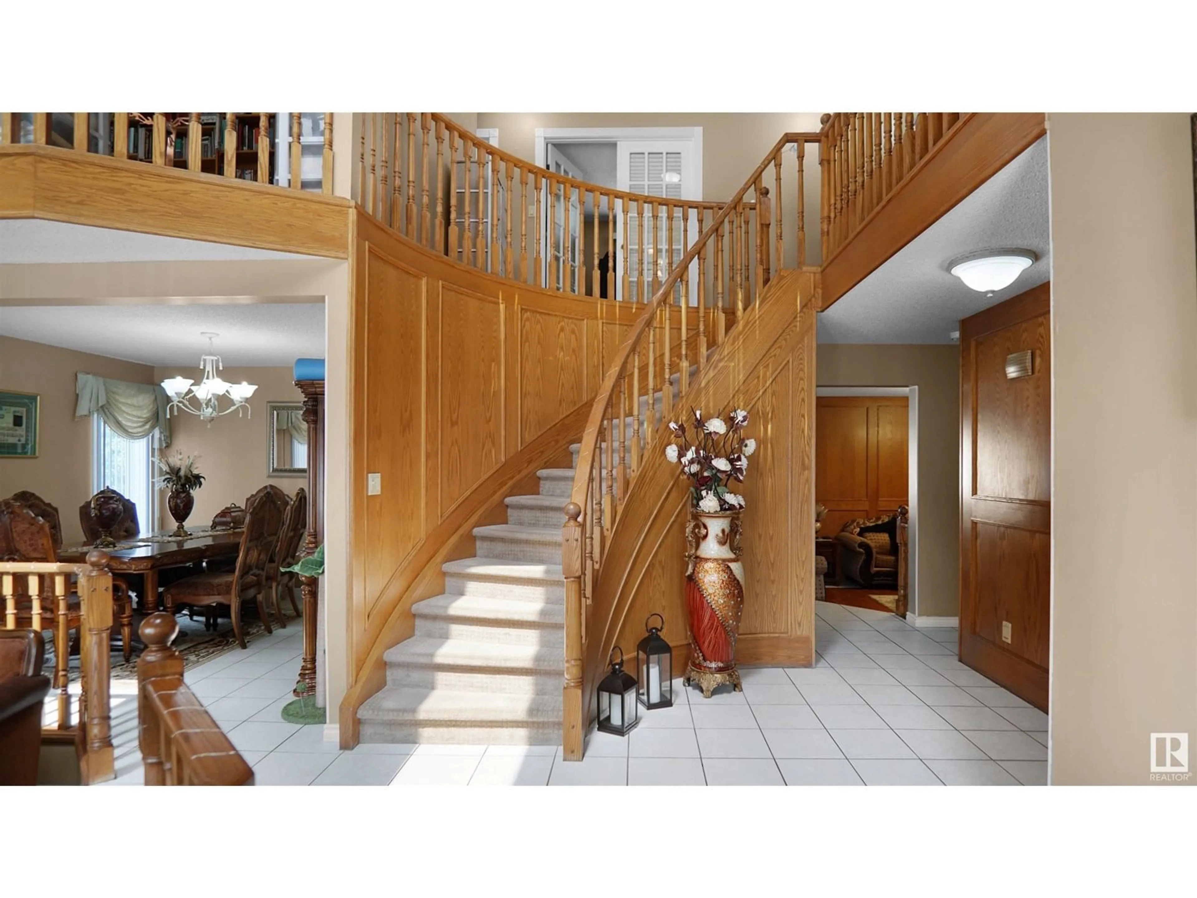 Indoor foyer for NW - 51 CASTLE KEEP KE, Edmonton Alberta T5X5K6