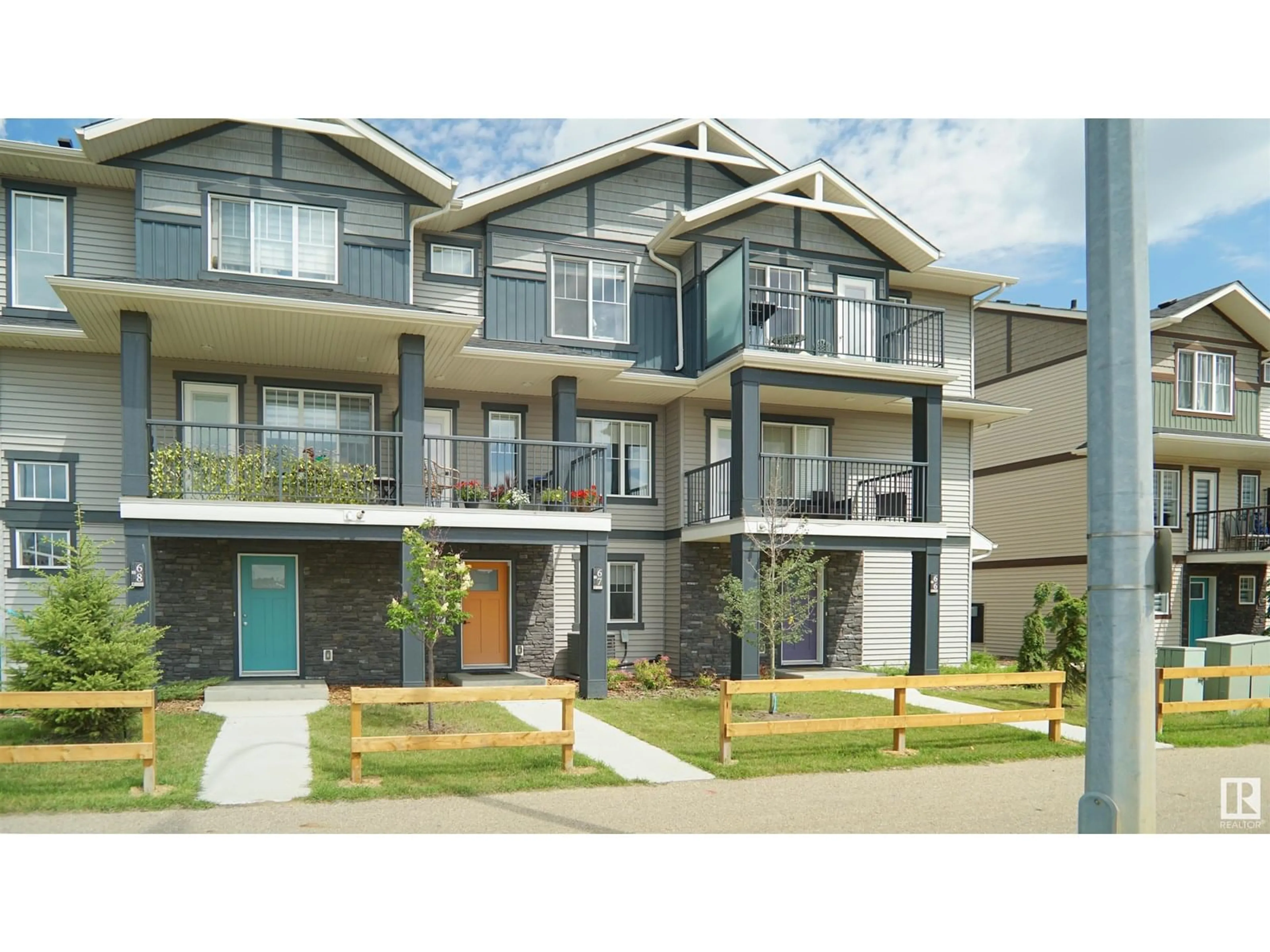 Home with vinyl exterior material, street for 50 - 67 MCLAUGHLIN DR, Spruce Grove Alberta T7X0E1