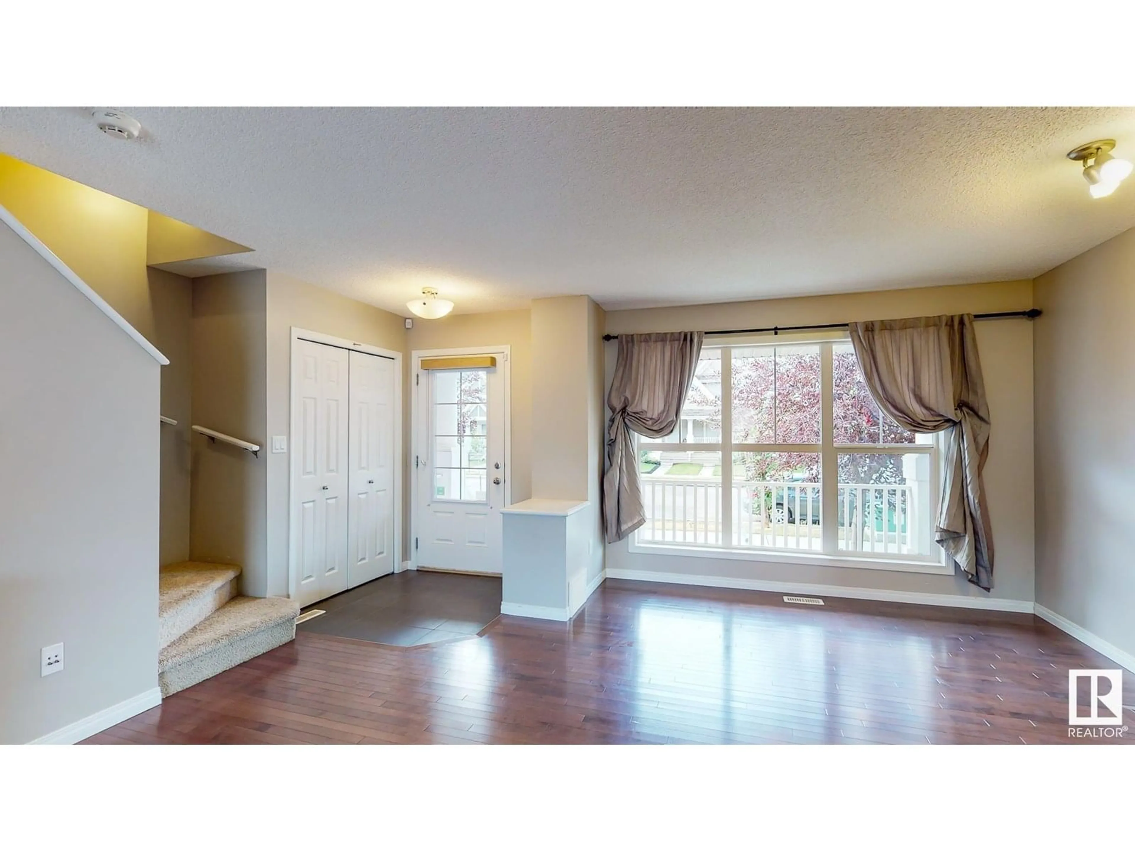 Indoor entryway for 7306 22 AV, Edmonton Alberta T6X0V6