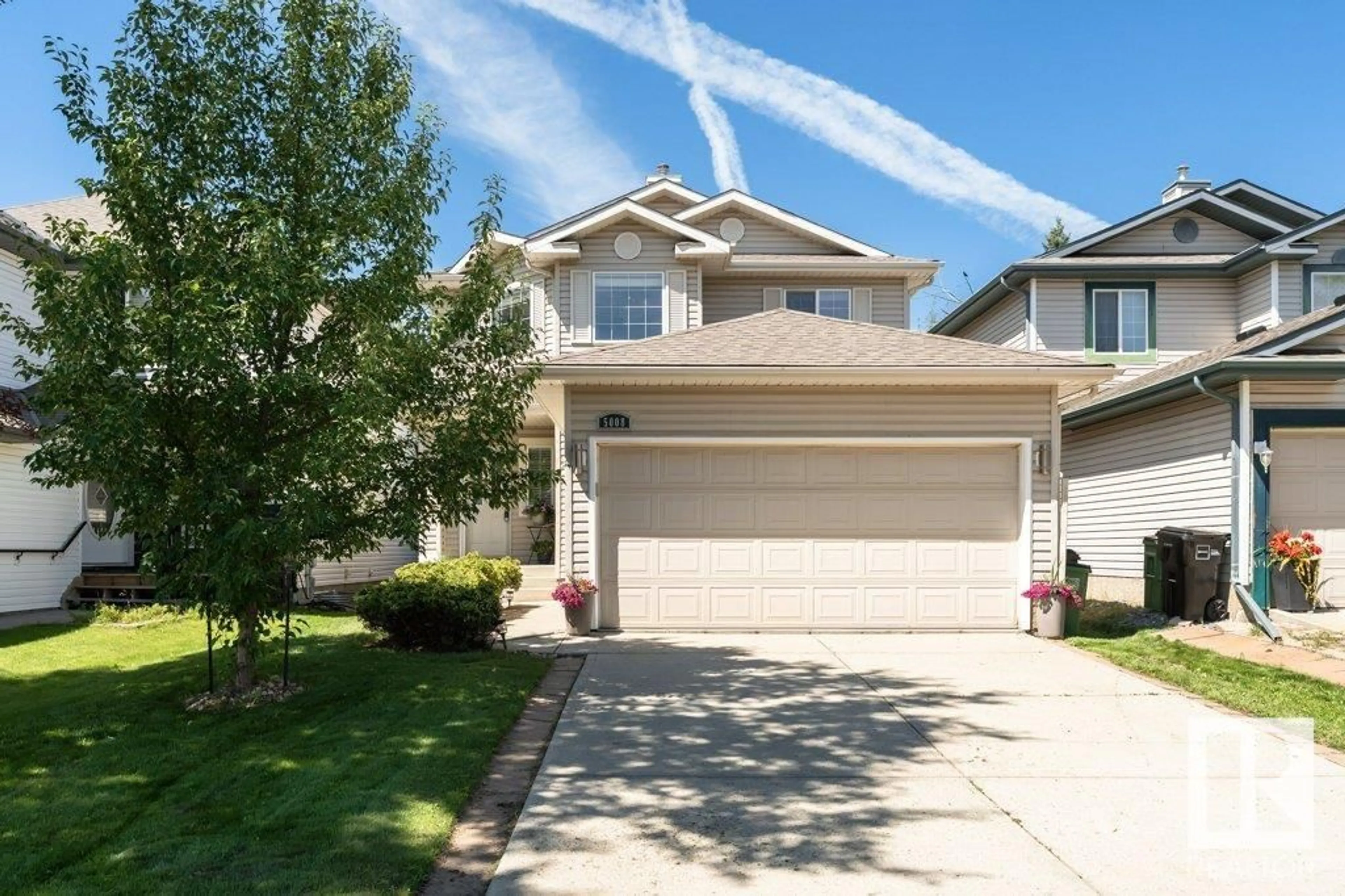 Home with vinyl exterior material, street for NW - 5008 201 ST, Edmonton Alberta T6M2W1