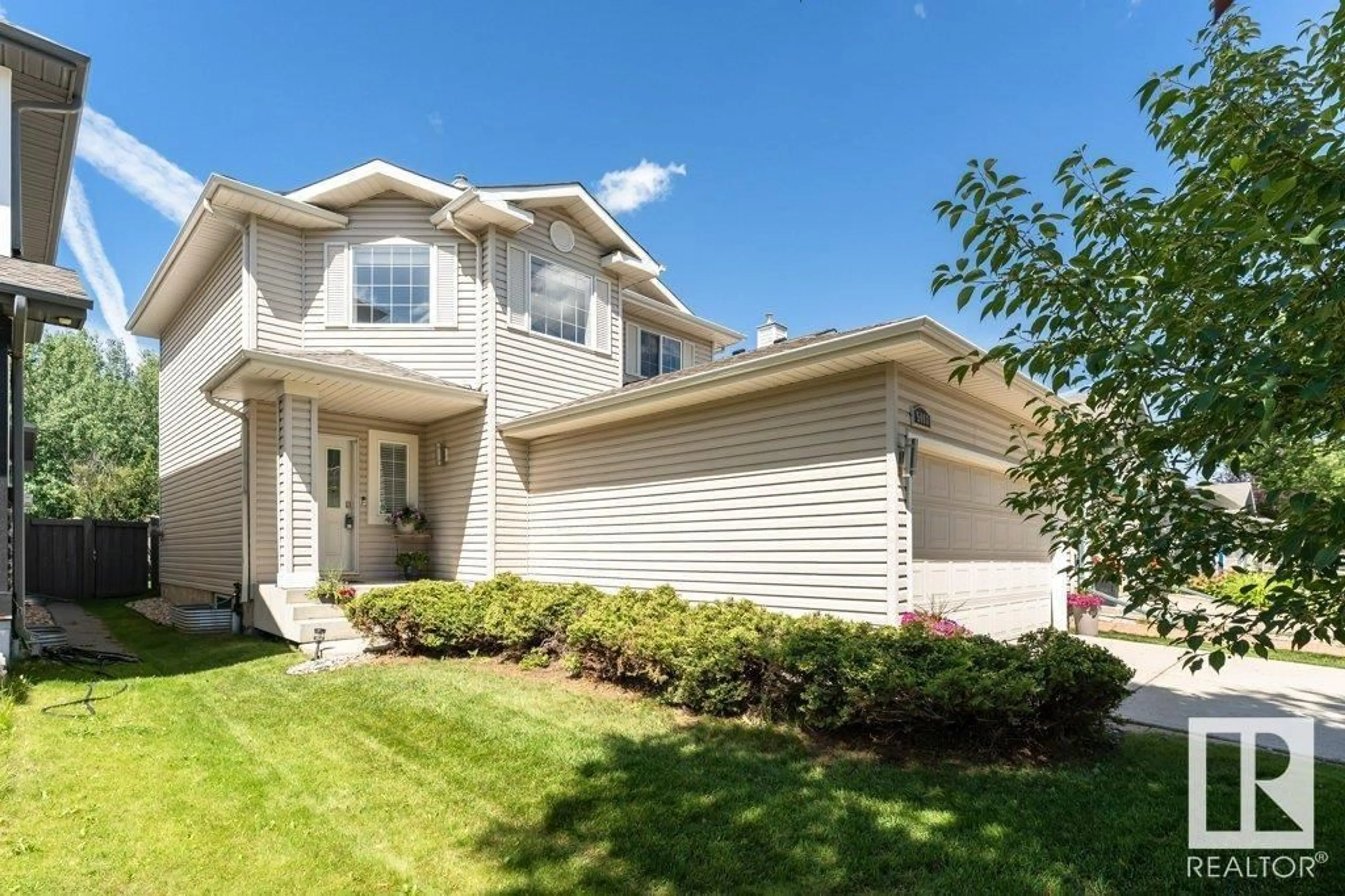 Home with vinyl exterior material, street for NW - 5008 201 ST, Edmonton Alberta T6M2W1