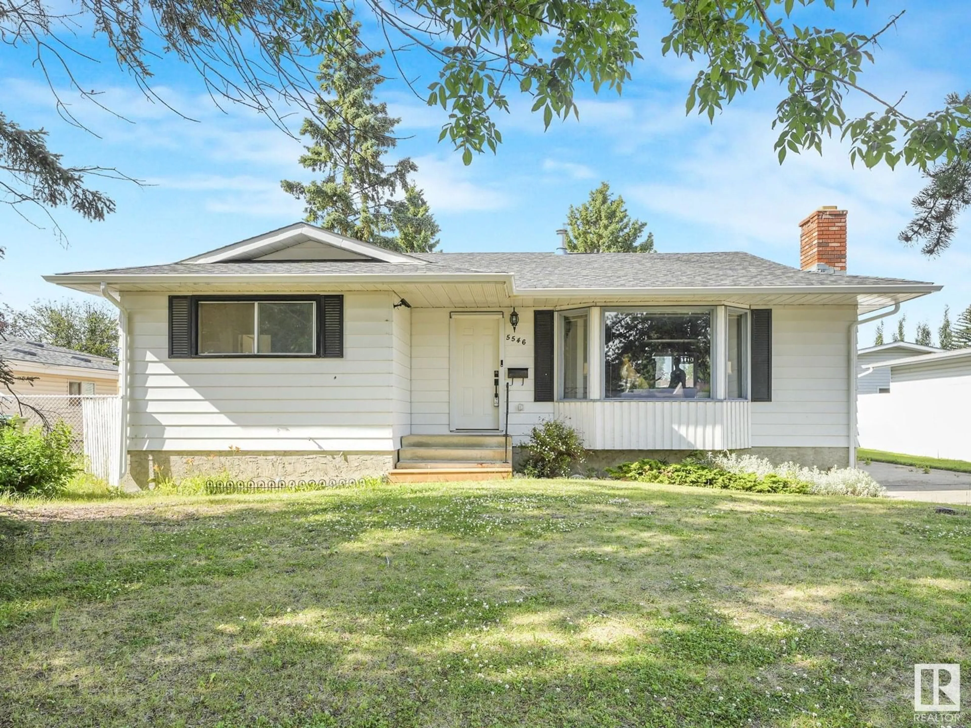 Home with vinyl exterior material, street for 5546 CENTENNIAL DR, Wetaskiwin Alberta T9A2L7