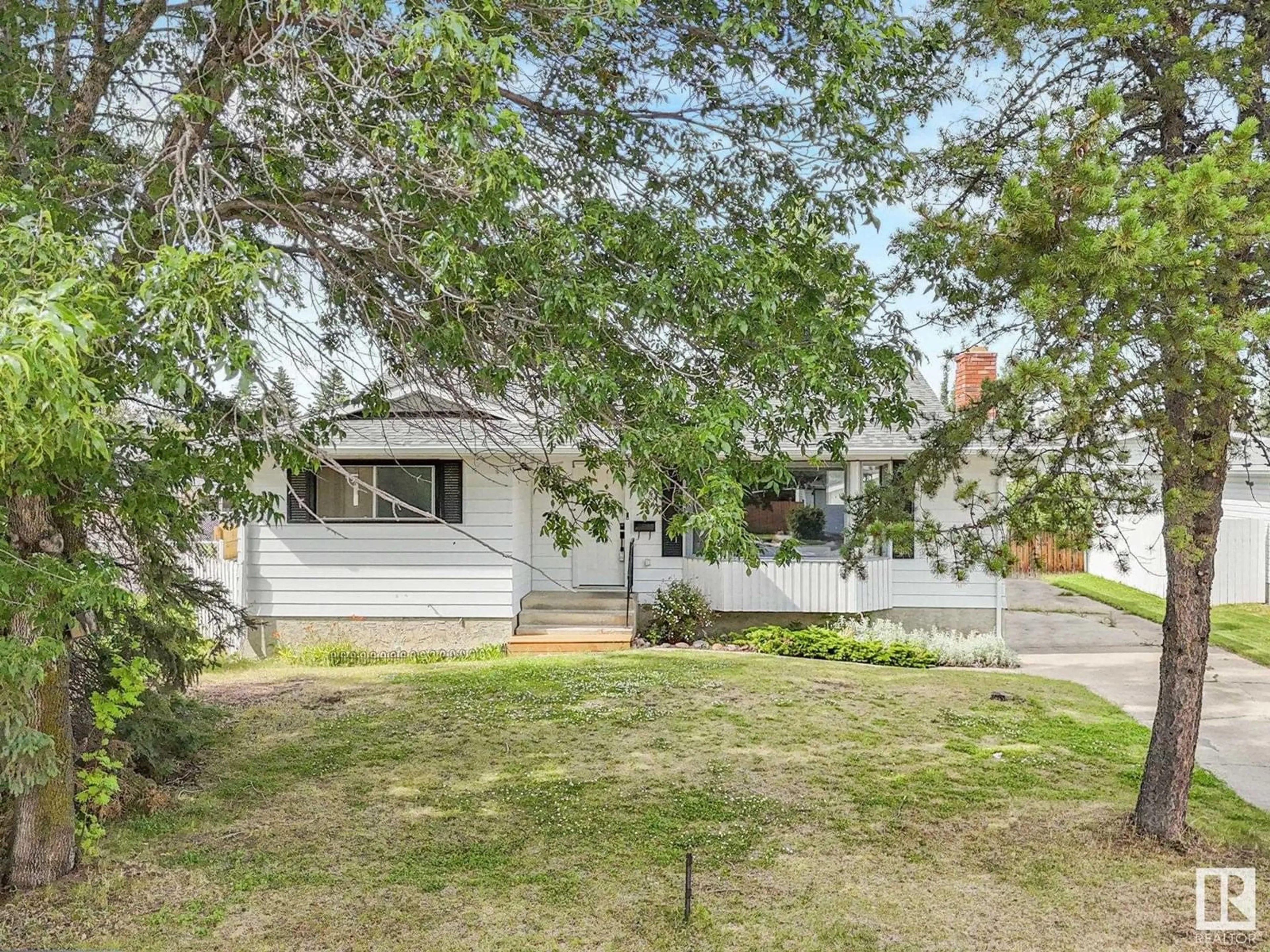 A pic from outside/outdoor area/front of a property/back of a property/a pic from drone, street for 5546 CENTENNIAL DR, Wetaskiwin Alberta T9A2L7