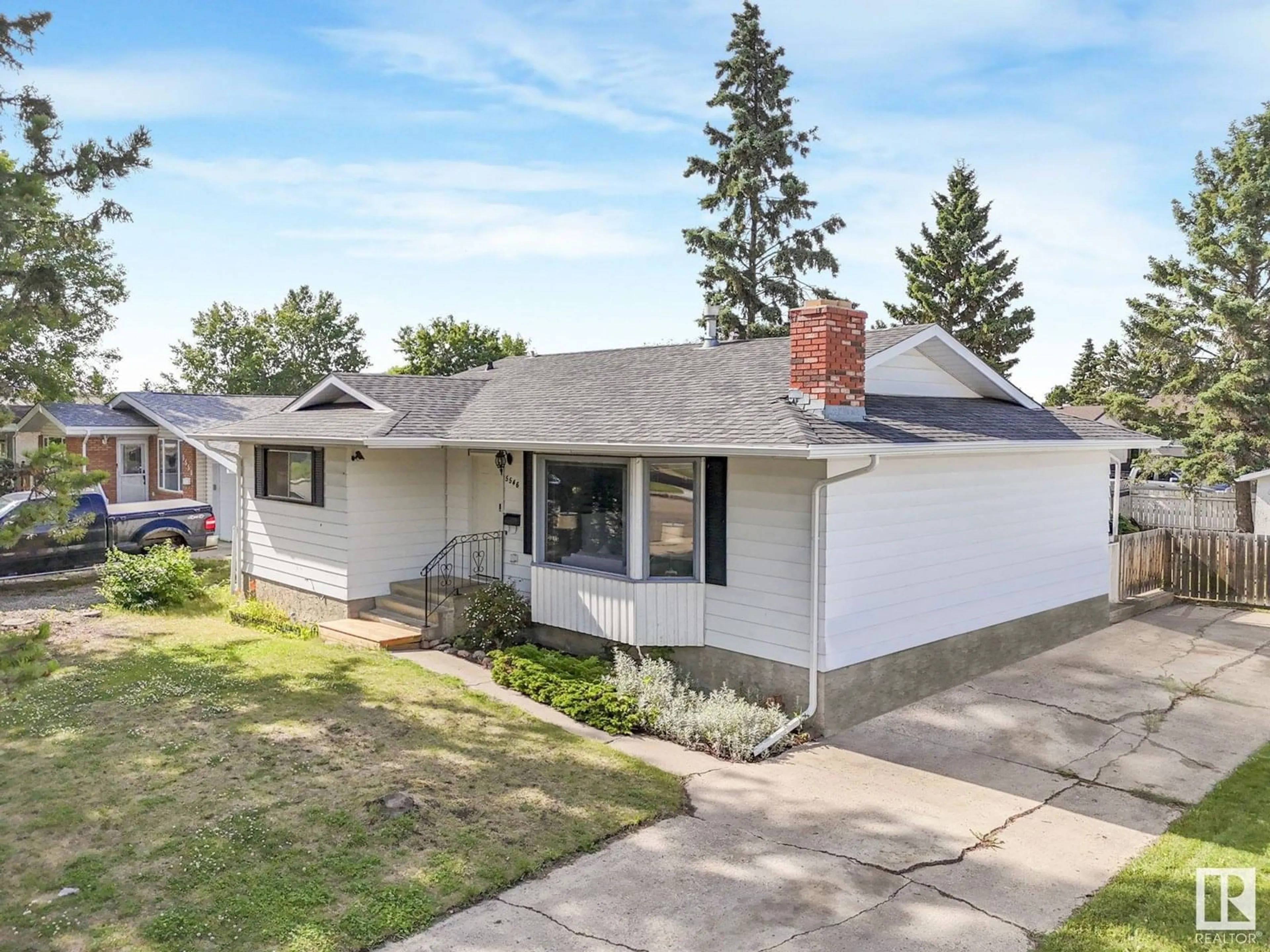 Home with vinyl exterior material, street for 5546 CENTENNIAL DR, Wetaskiwin Alberta T9A2L7