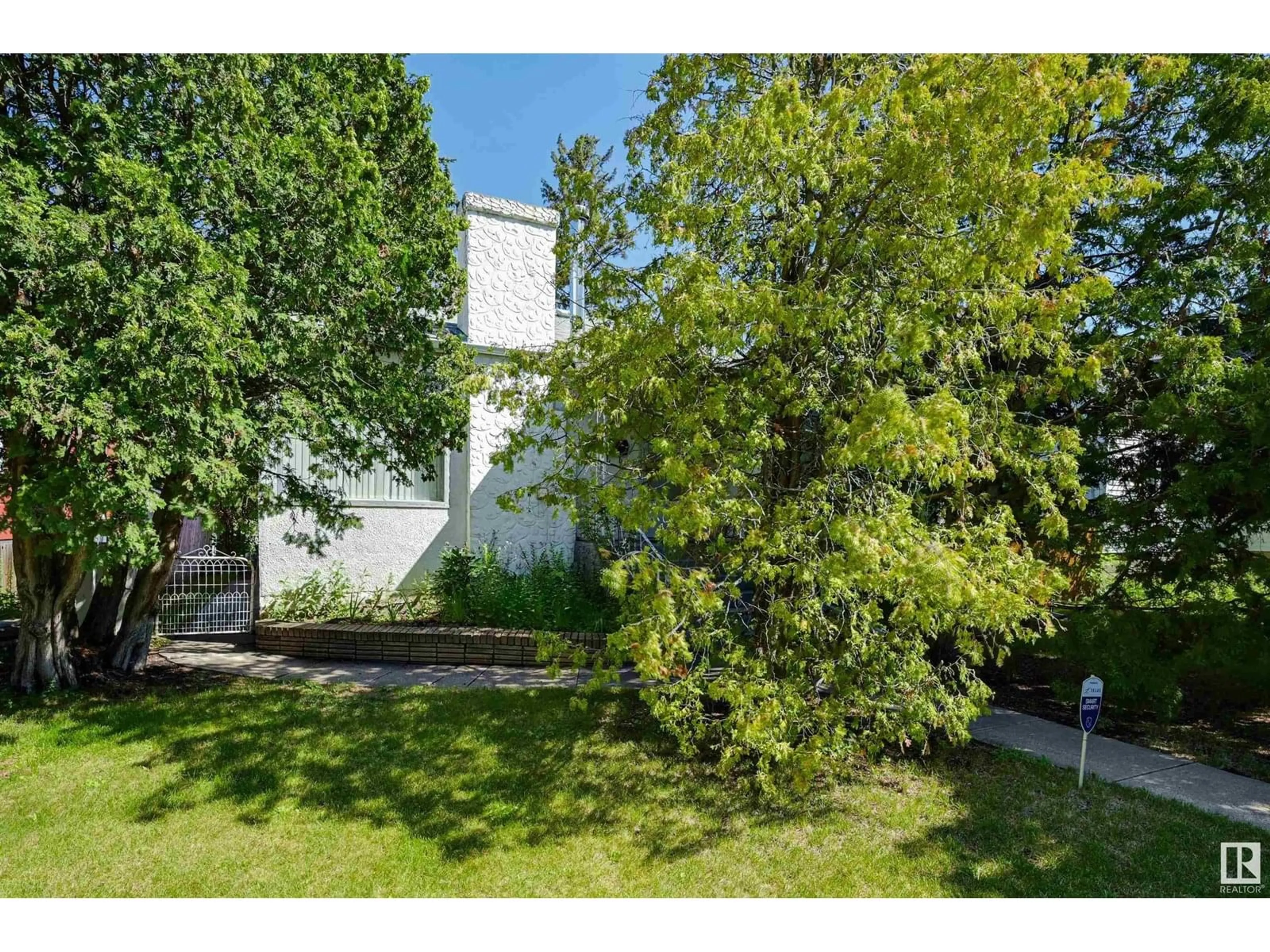 A pic from outside/outdoor area/front of a property/back of a property/a pic from drone, street for NW - 11624 110A AV, Edmonton Alberta T5H1K6
