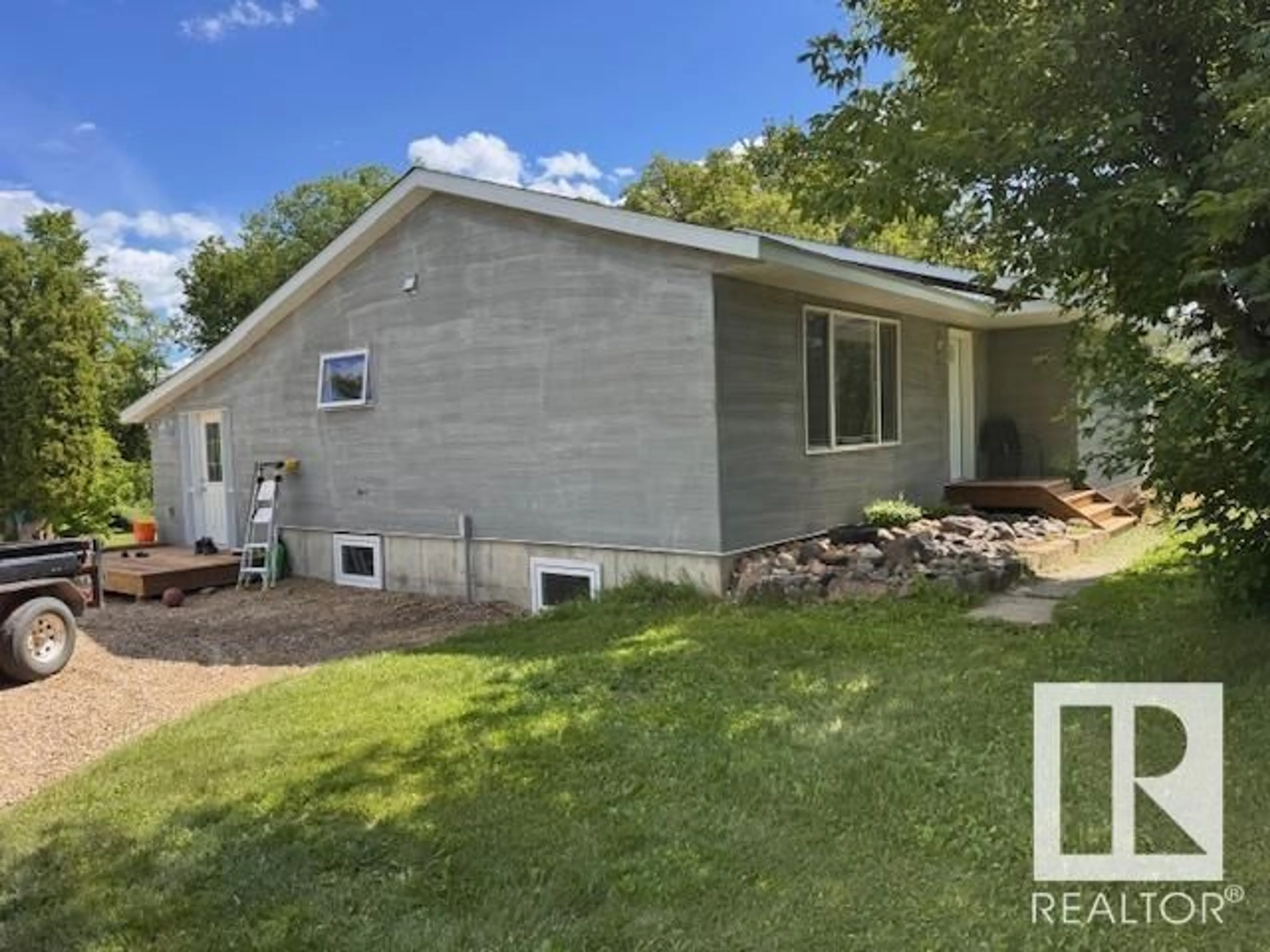 Home with vinyl exterior material, unknown for 61301 RR 50, Rural Barrhead County Alberta T0G0L0