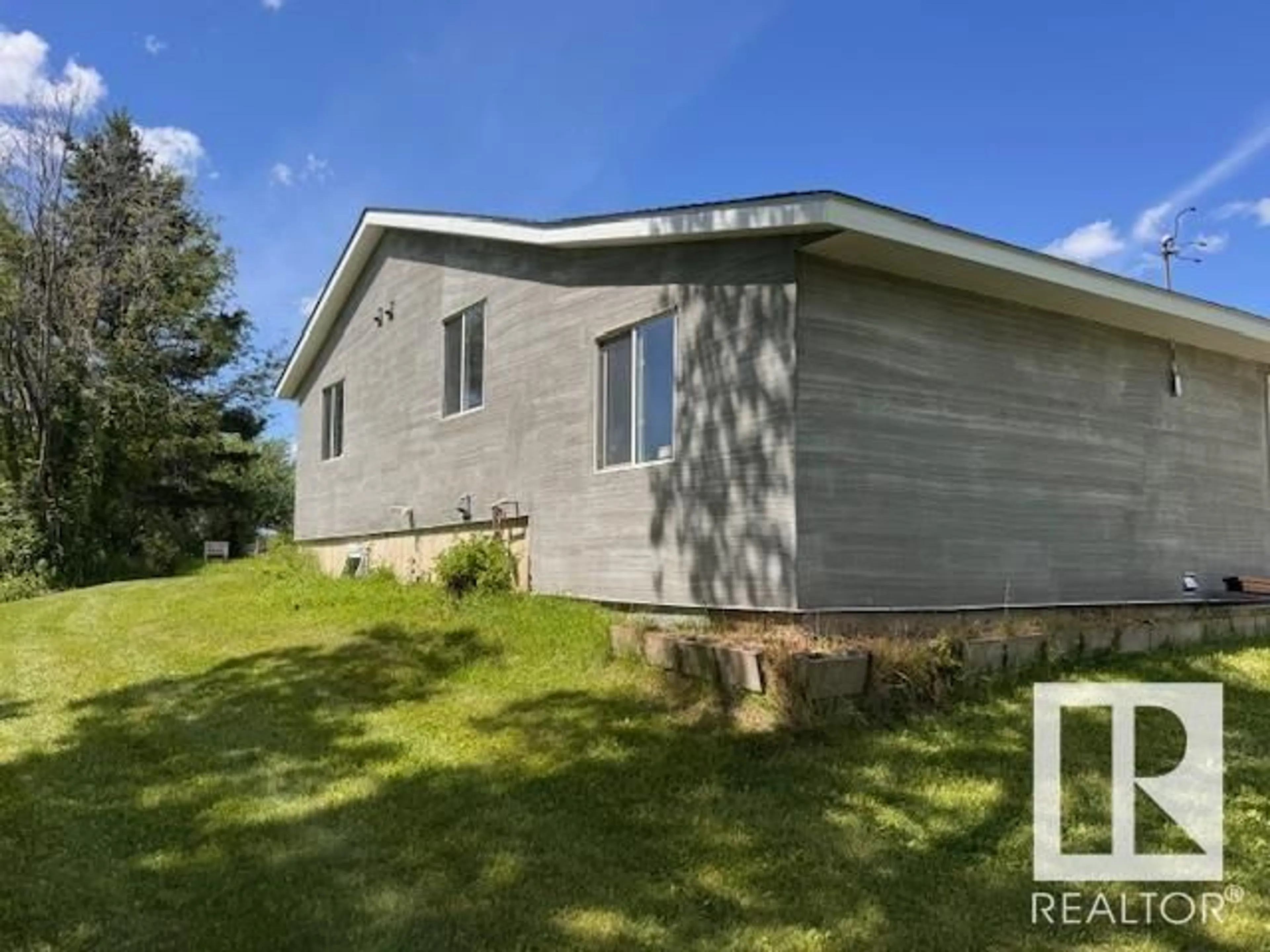 Shed for 61301 RR 50, Rural Barrhead County Alberta T0G0L0