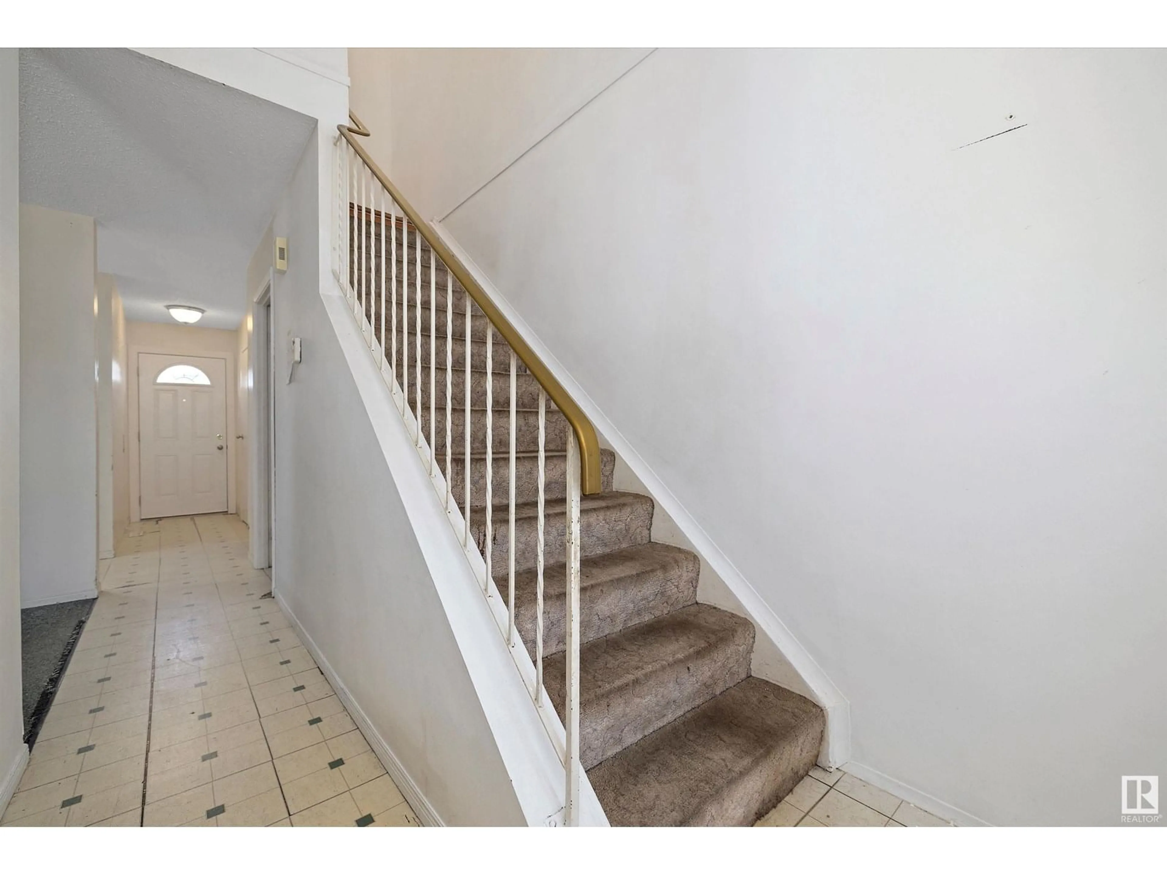 Stairs for 14217 32 ST, Edmonton Alberta T5Y1H3