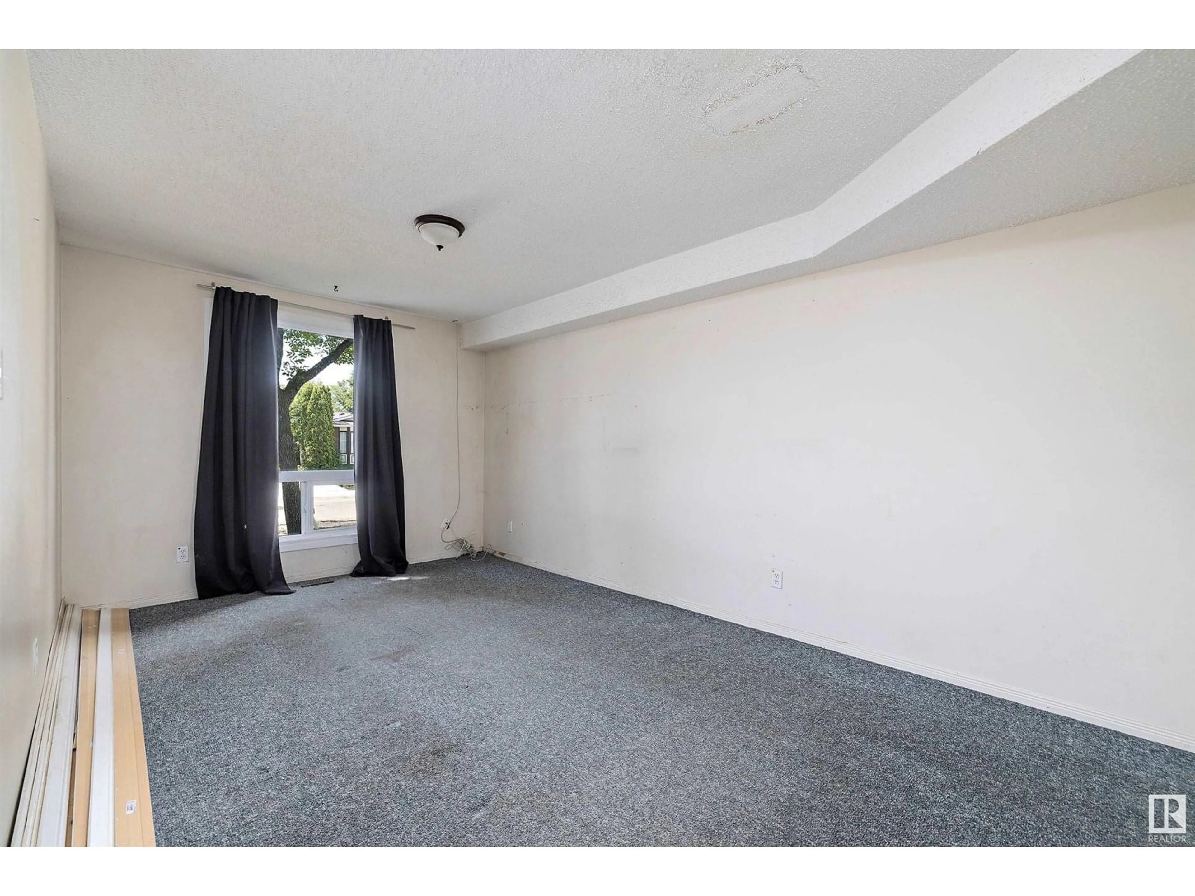 A pic of a room for 14217 32 ST, Edmonton Alberta T5Y1H3