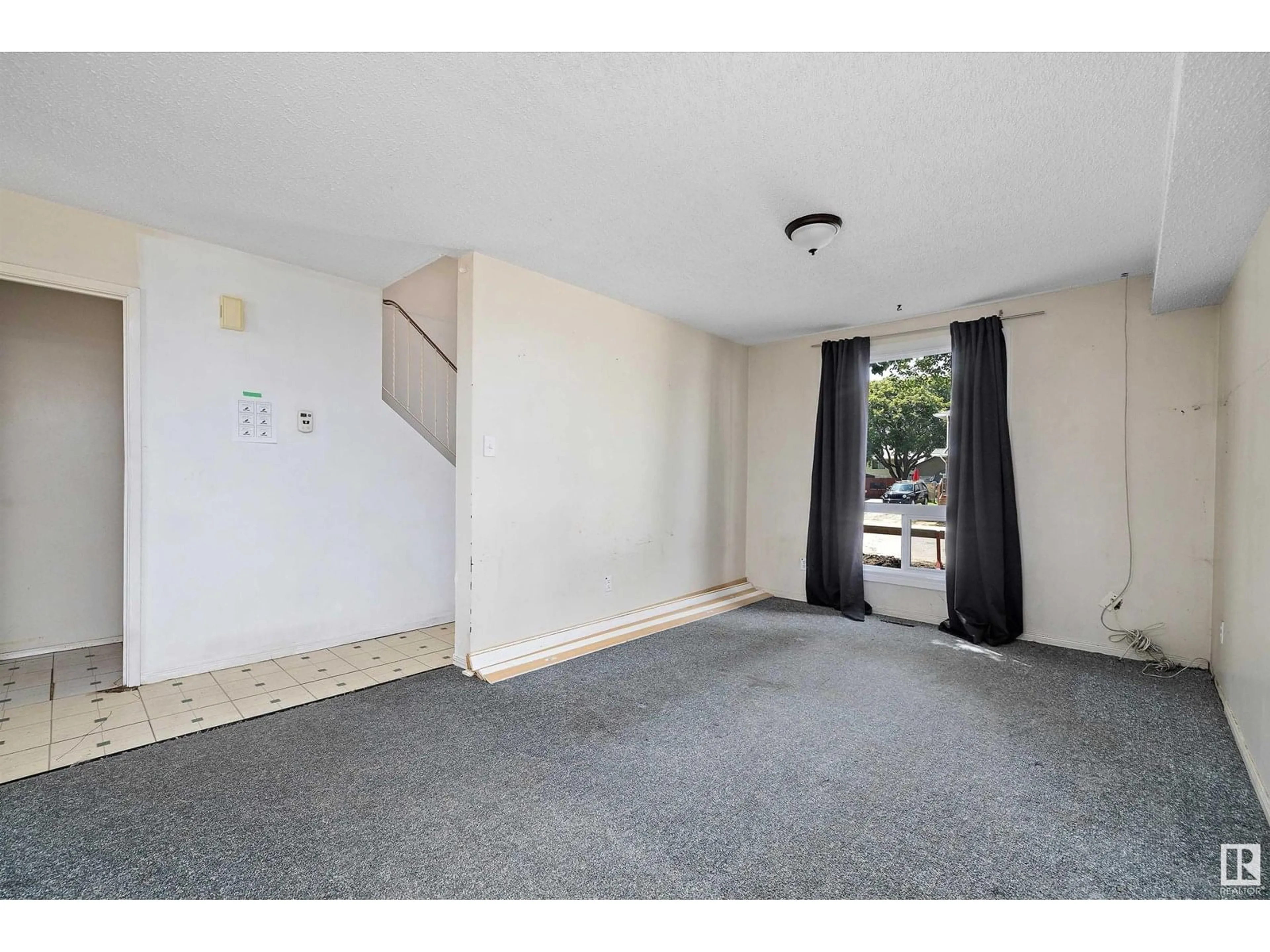 A pic of a room for 14217 32 ST, Edmonton Alberta T5Y1H3