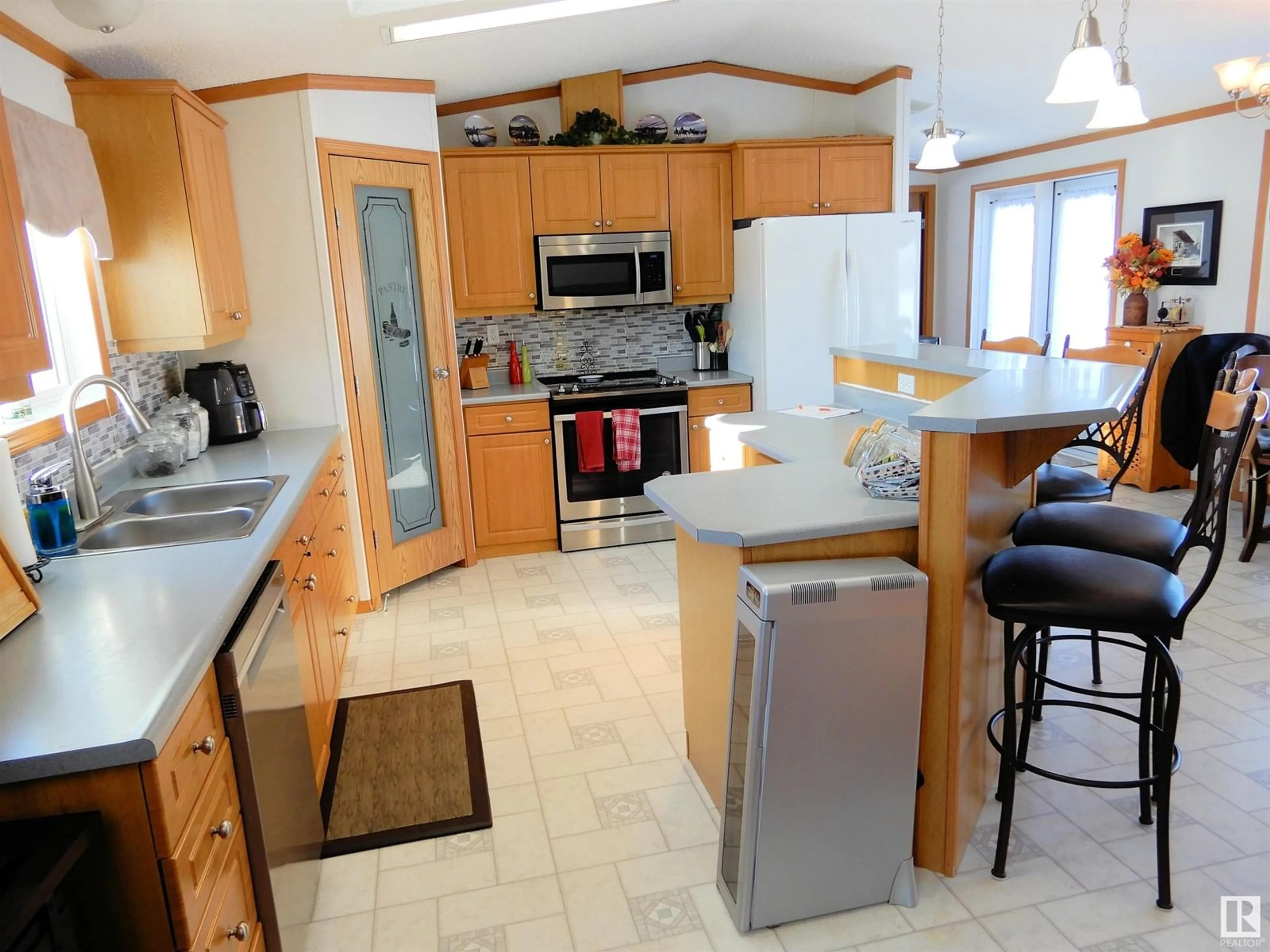 Open concept kitchen, ceramic/tile floor for 2310 TWP ROAD 554, Rural Lac Ste. Anne County Alberta T0E1V0