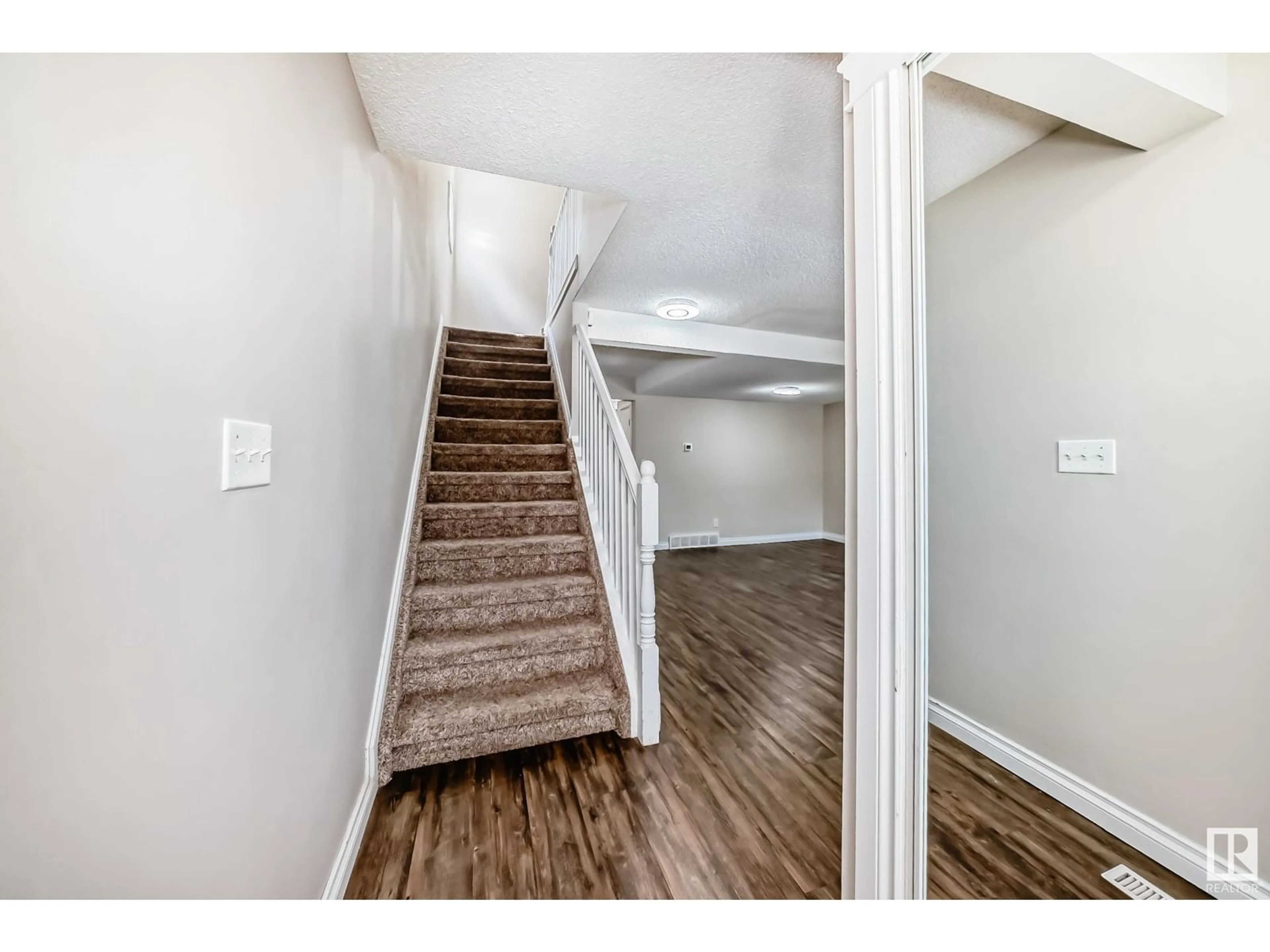 Unknown for 308 KIRKPATRICK CR, Edmonton Alberta T6L5E1