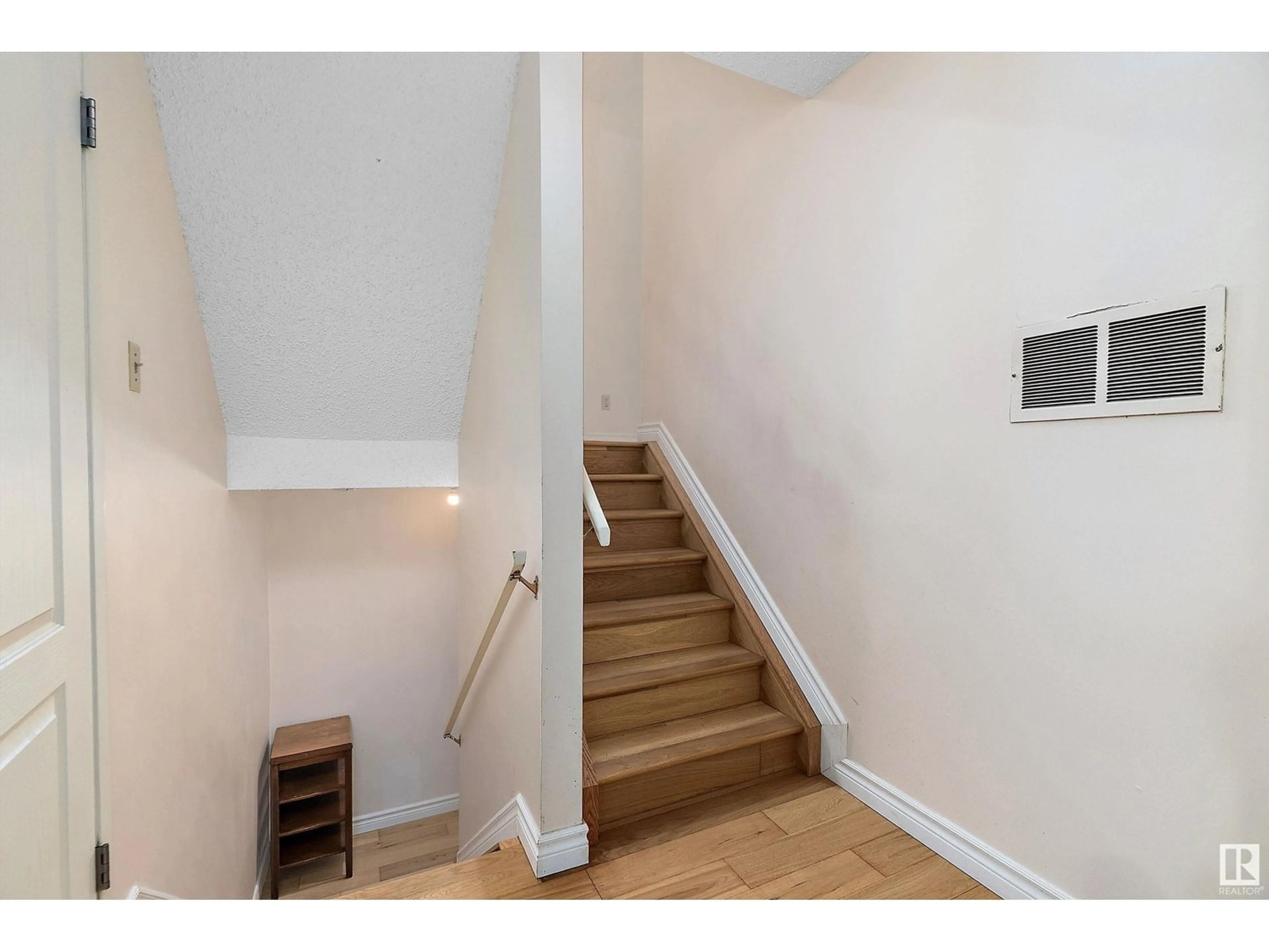 Stairs for NW - 3018 108 ST, Edmonton Alberta T6J3S6
