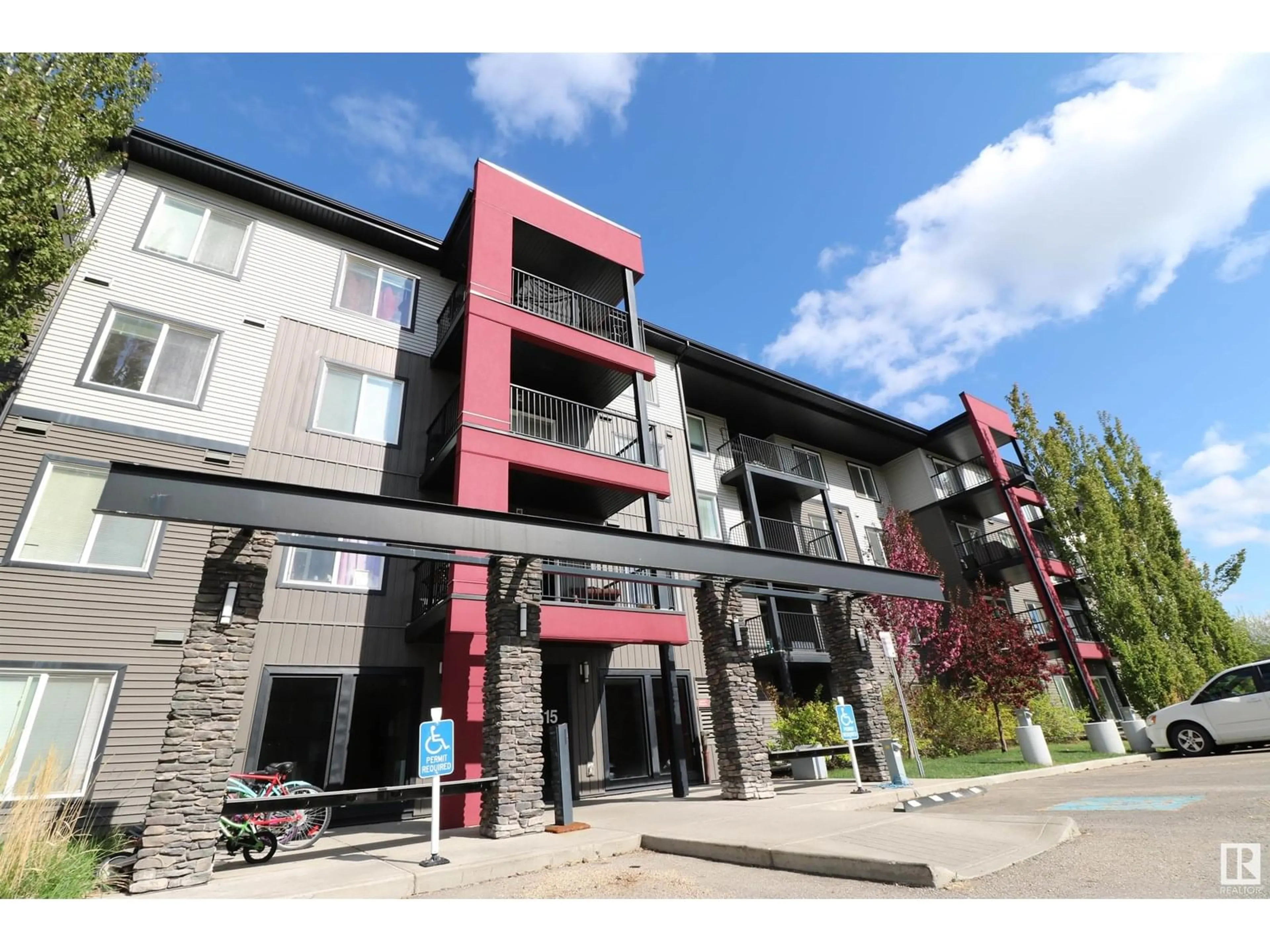 Patio, building for 232 - 5515 7 AV SW, Edmonton Alberta T6X2A8