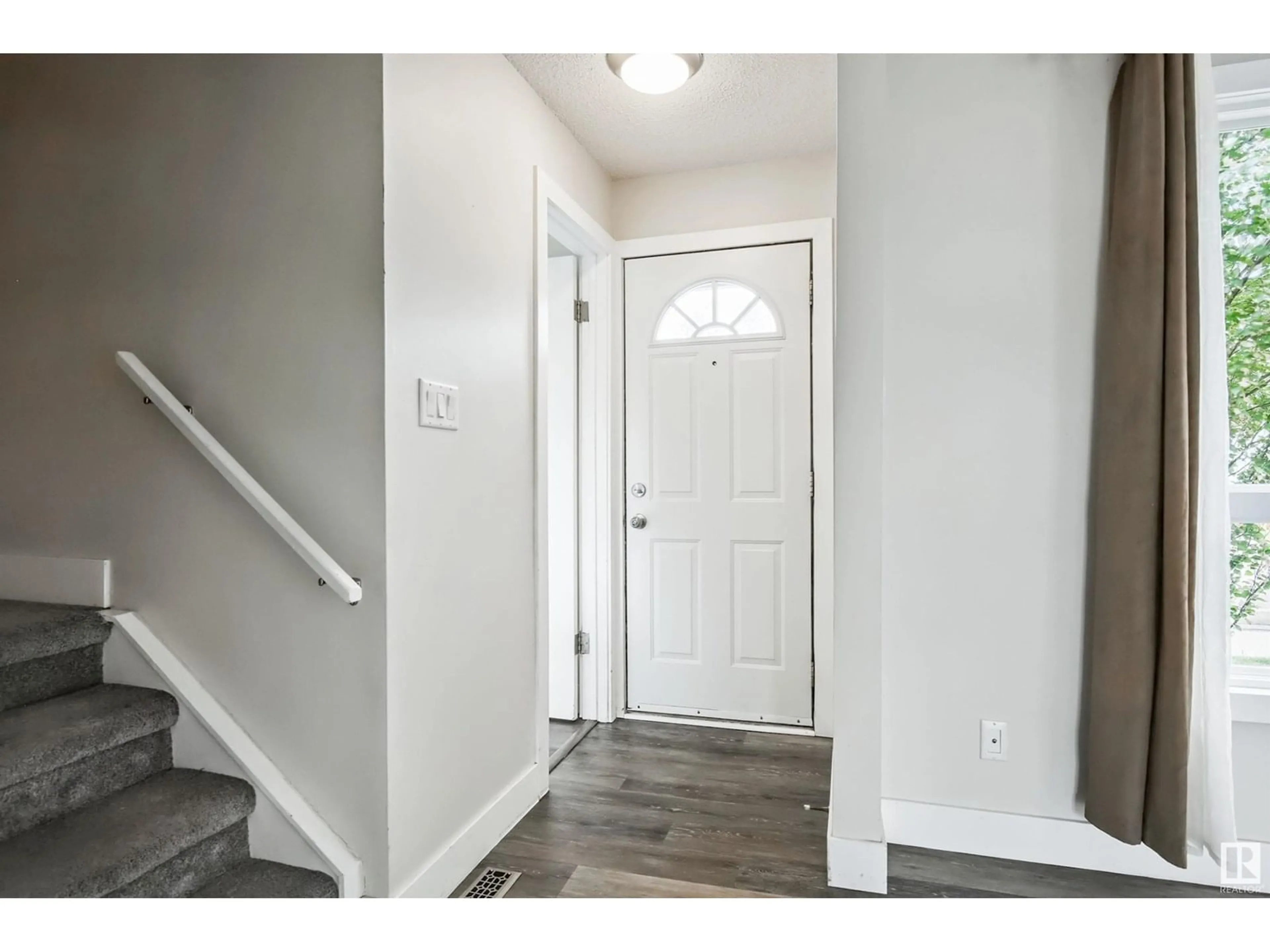 Indoor entryway for #8 - 1651 46 ST, Edmonton Alberta T6L5H2
