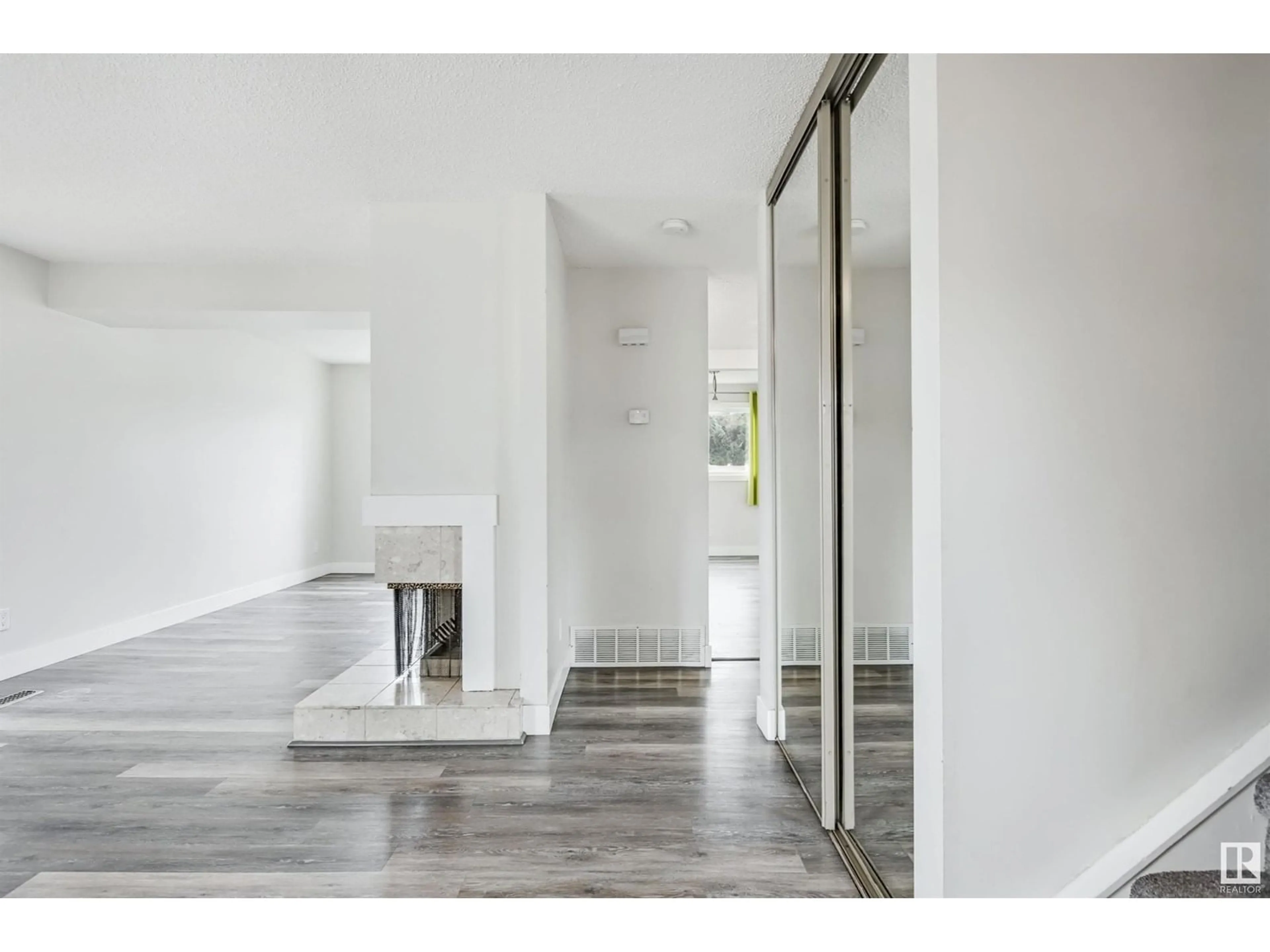 Indoor entryway for #8 - 1651 46 ST, Edmonton Alberta T6L5H2