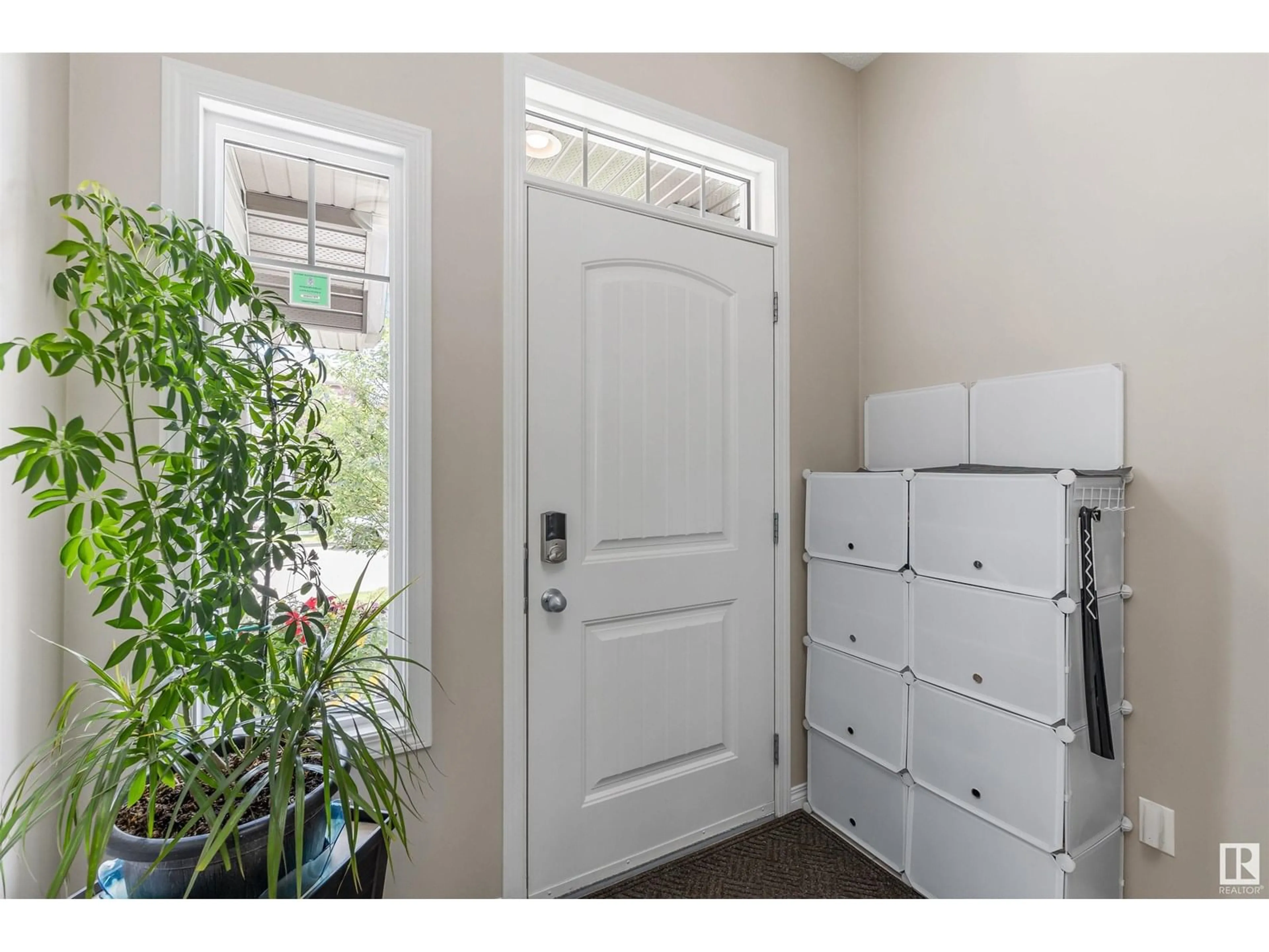 Indoor entryway for 771 EAGLESON CR, Edmonton Alberta T6M0V2