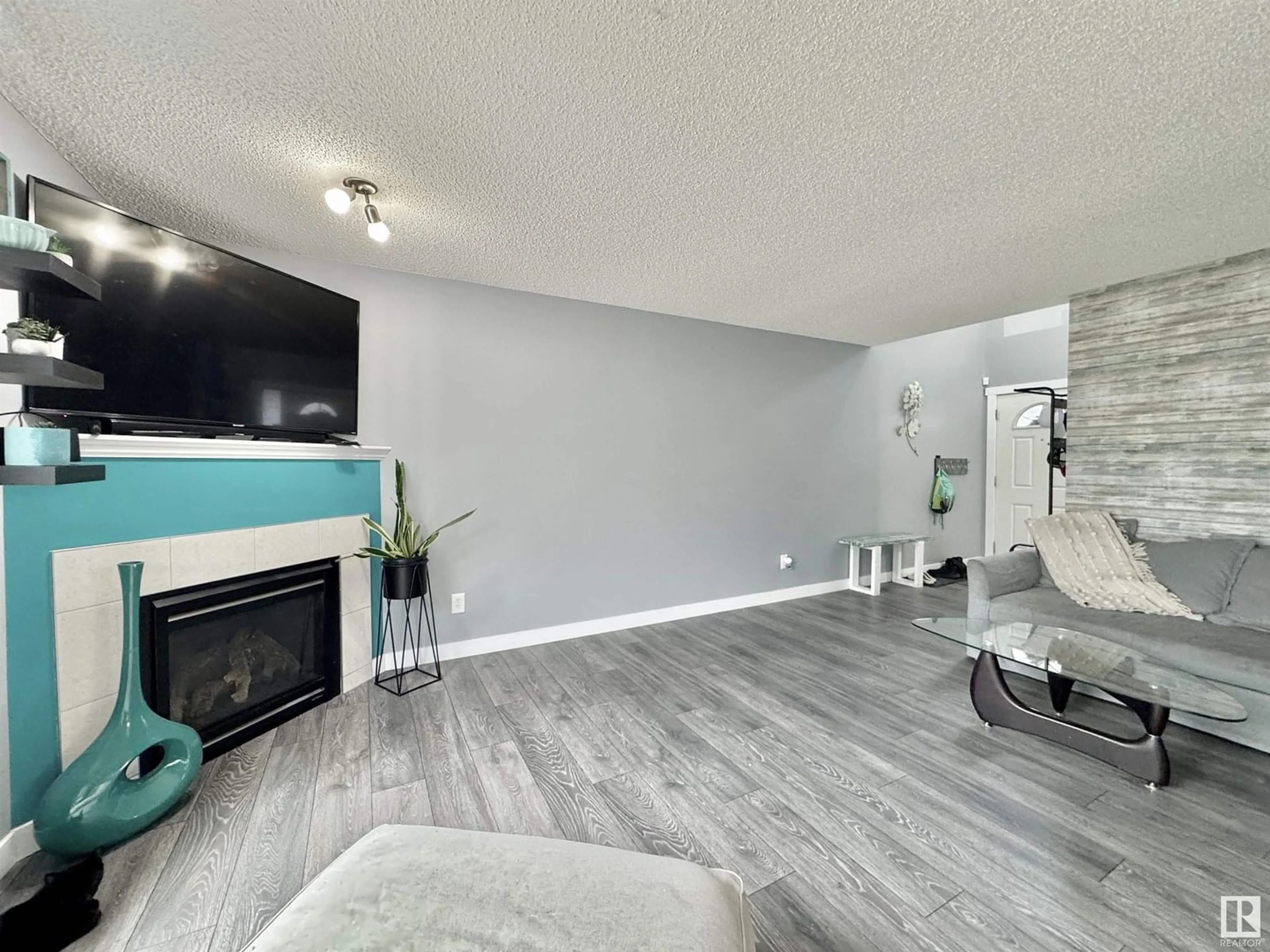 Living room with furniture, wood/laminate floor for 62 GALLOWAY WD, Fort Saskatchewan Alberta T8L0A7