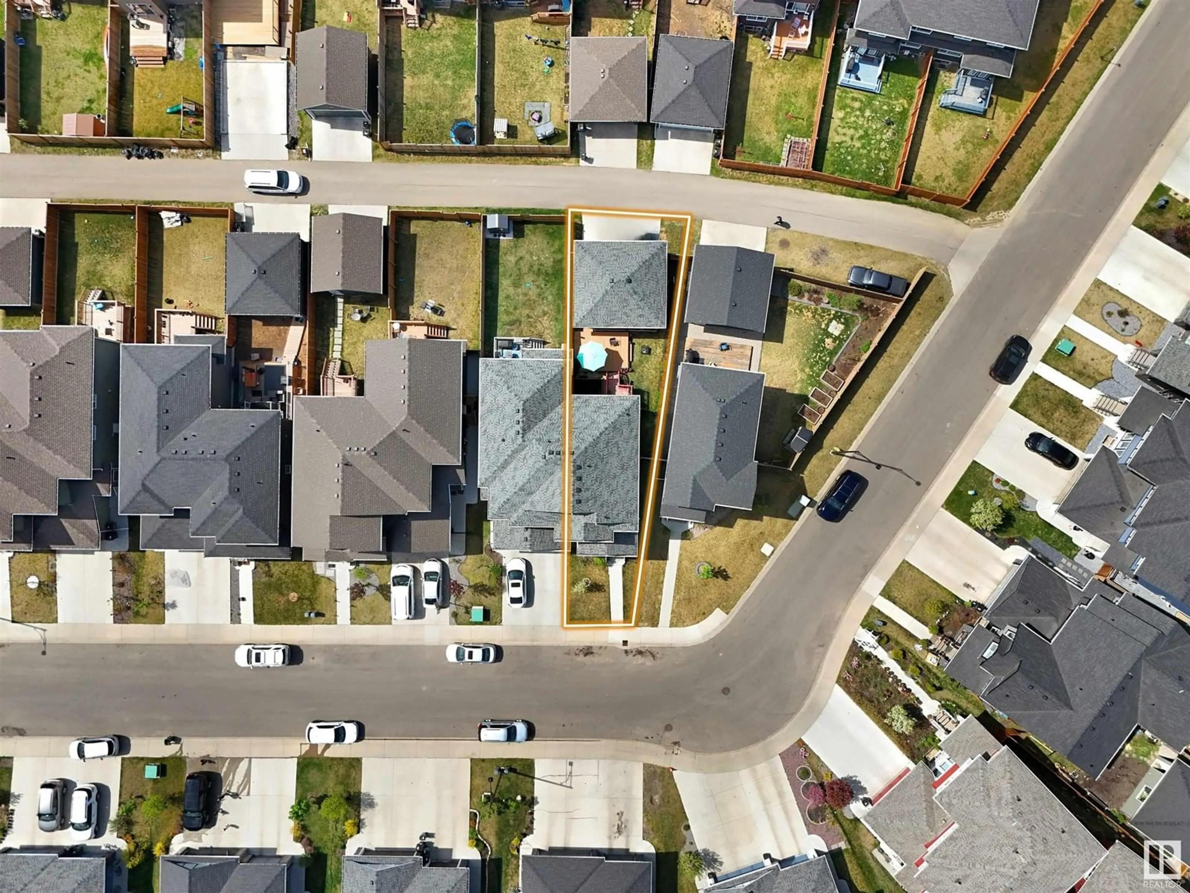 A pic from outside/outdoor area/front of a property/back of a property/a pic from drone, street for 2333 WONNACOTT CR, Edmonton Alberta T6X0J4