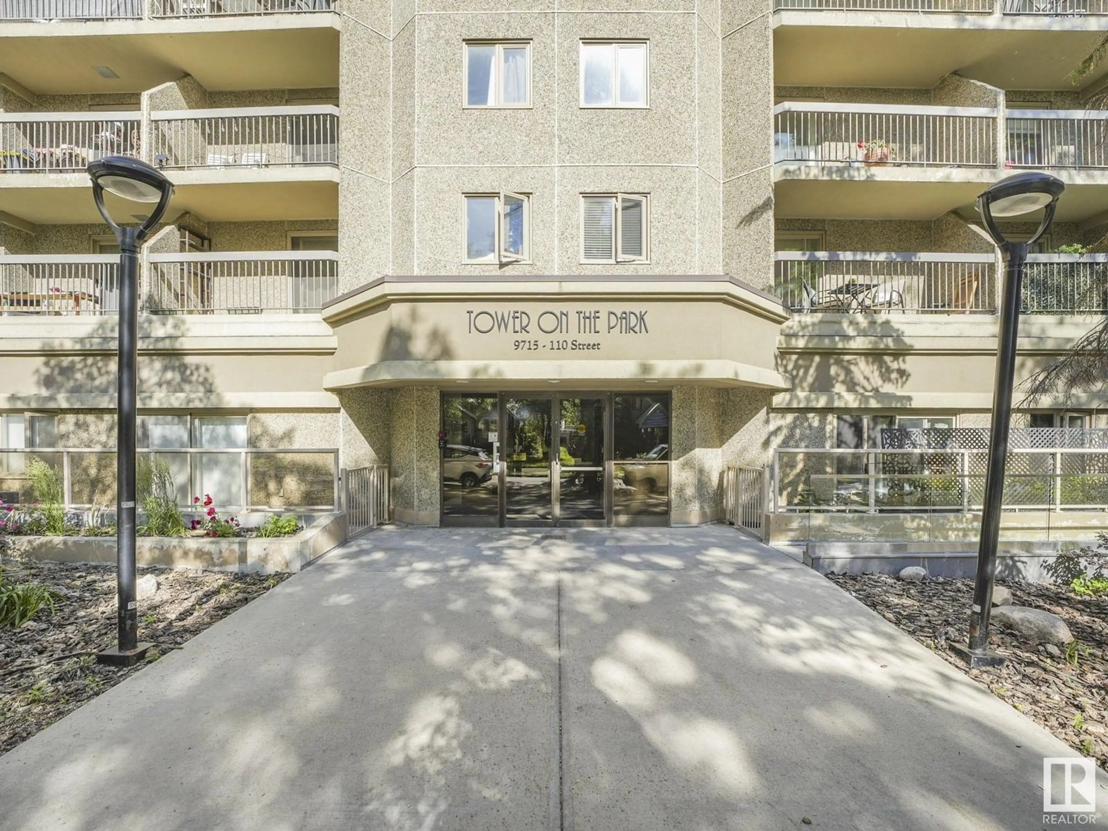 Indoor foyer for 102 - 9715 110 ST NW, Edmonton Alberta T5K2M1
