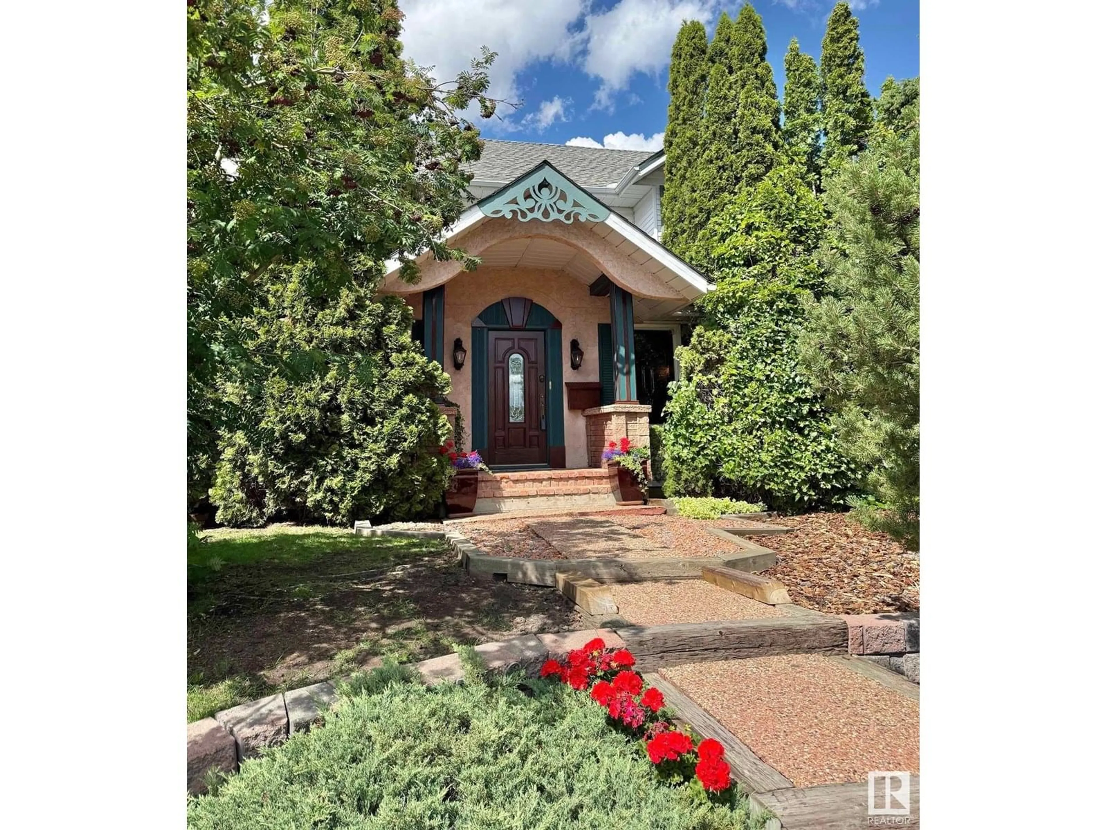 Indoor entryway for 18516 97A AV, Edmonton Alberta T5T3J4