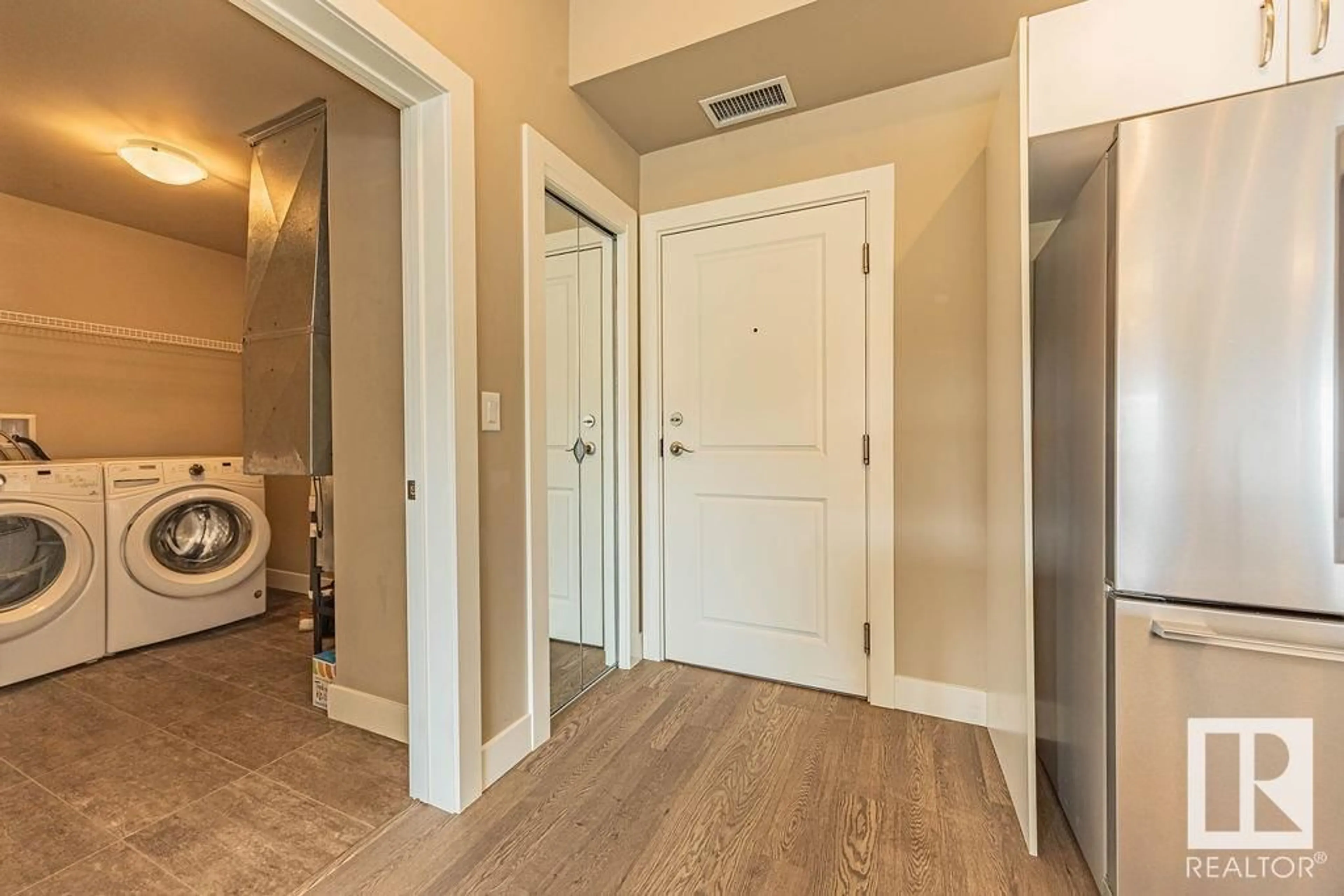 Indoor entryway for 313 5001 ETON BV, Sherwood Park Alberta T8H0N7