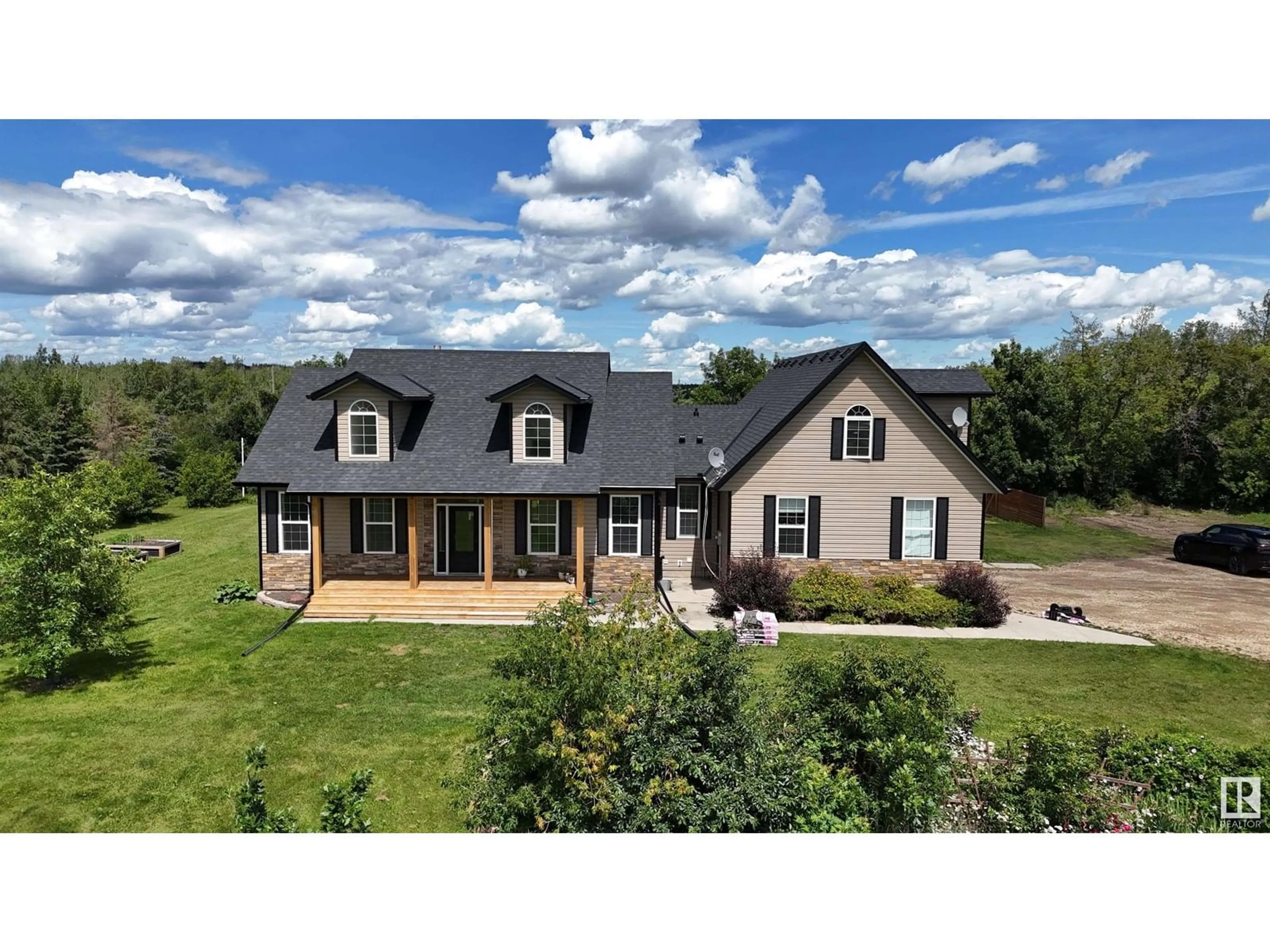 A pic from outside/outdoor area/front of a property/back of a property/a pic from drone, building for 41 - 55121 RGE ROAD 10, Rural Sturgeon County Alberta T8R0K3