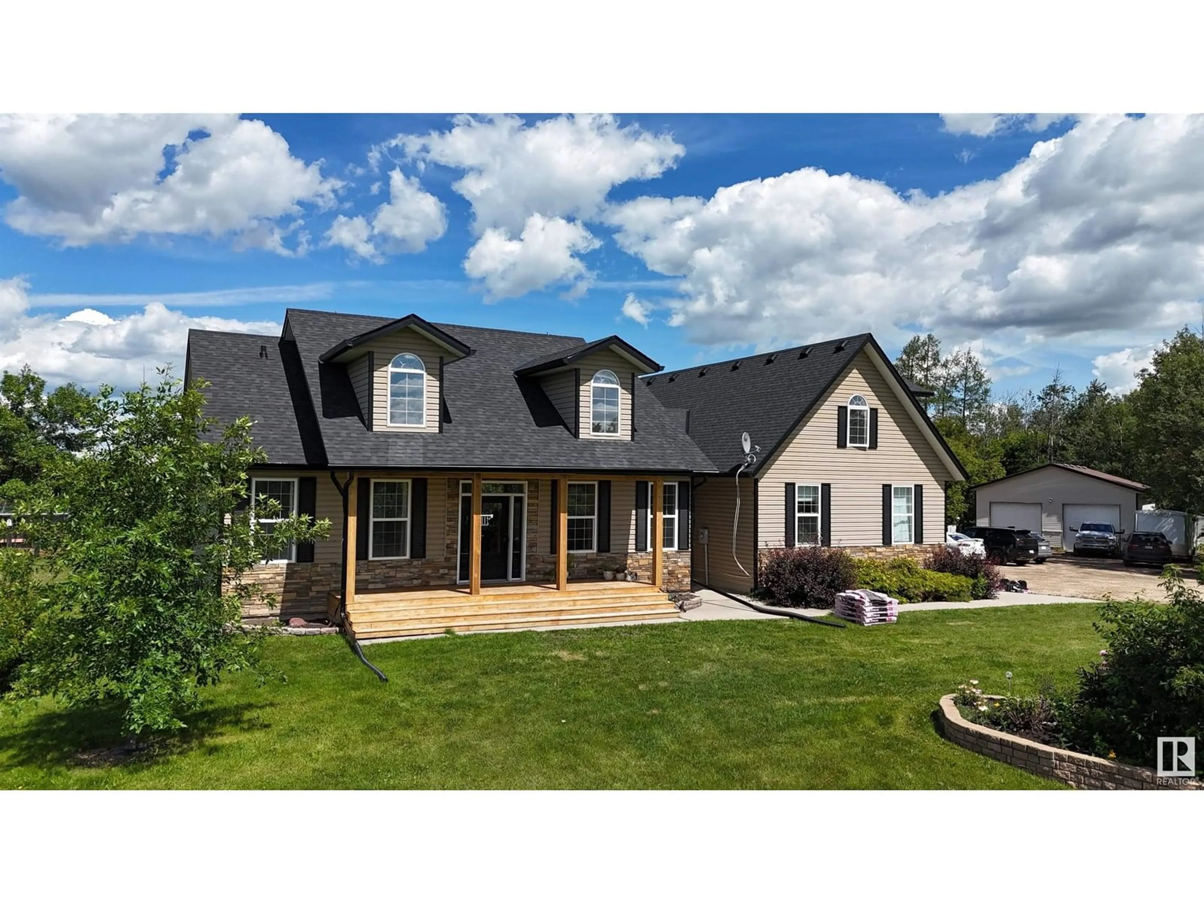 Home with brick exterior material, mountain view for 41 - 55121 RGE ROAD 10, Rural Sturgeon County Alberta T8R0K3