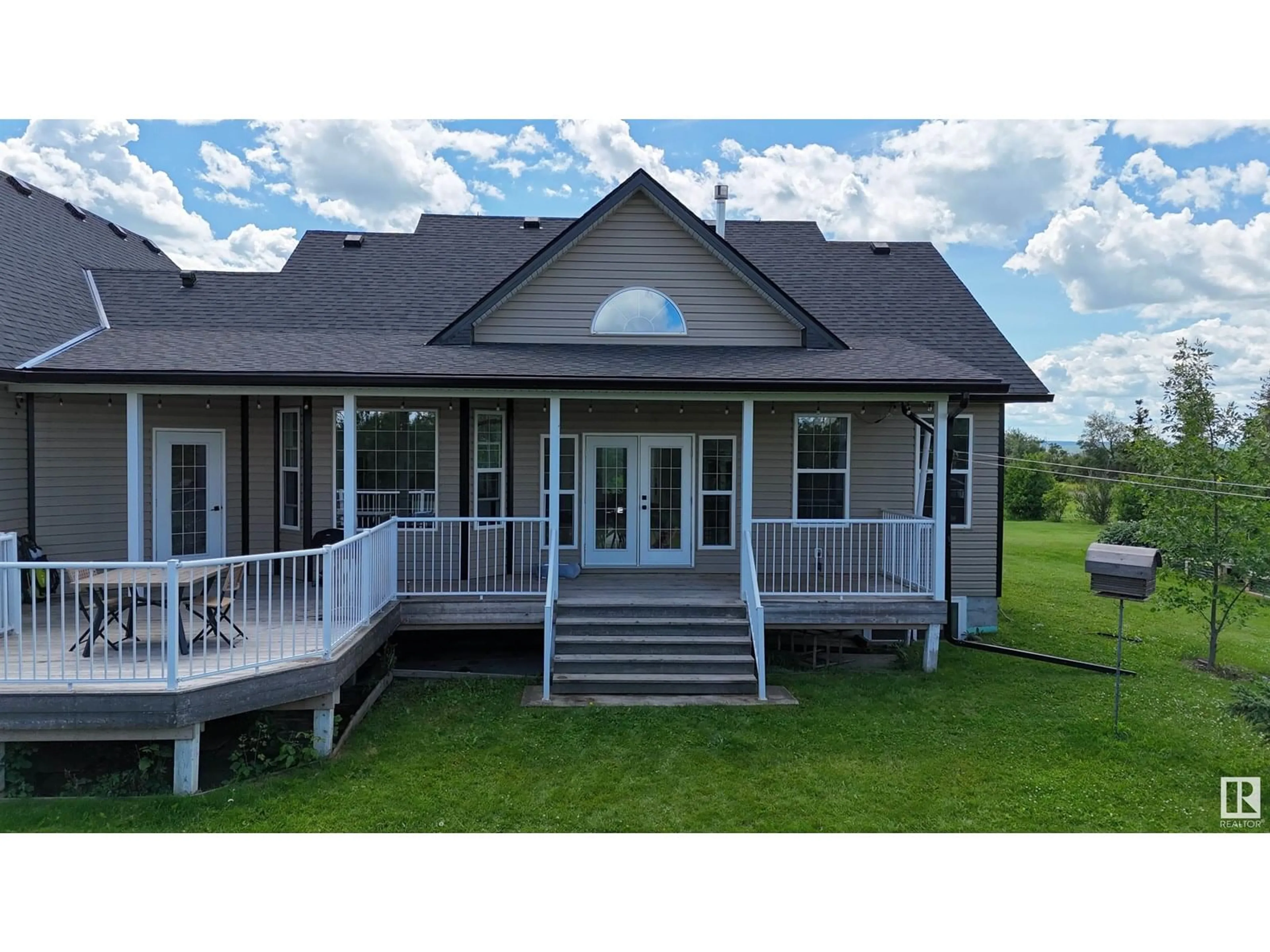 A pic from outside/outdoor area/front of a property/back of a property/a pic from drone, unknown for 41 - 55121 RGE ROAD 10, Rural Sturgeon County Alberta T8R0K3