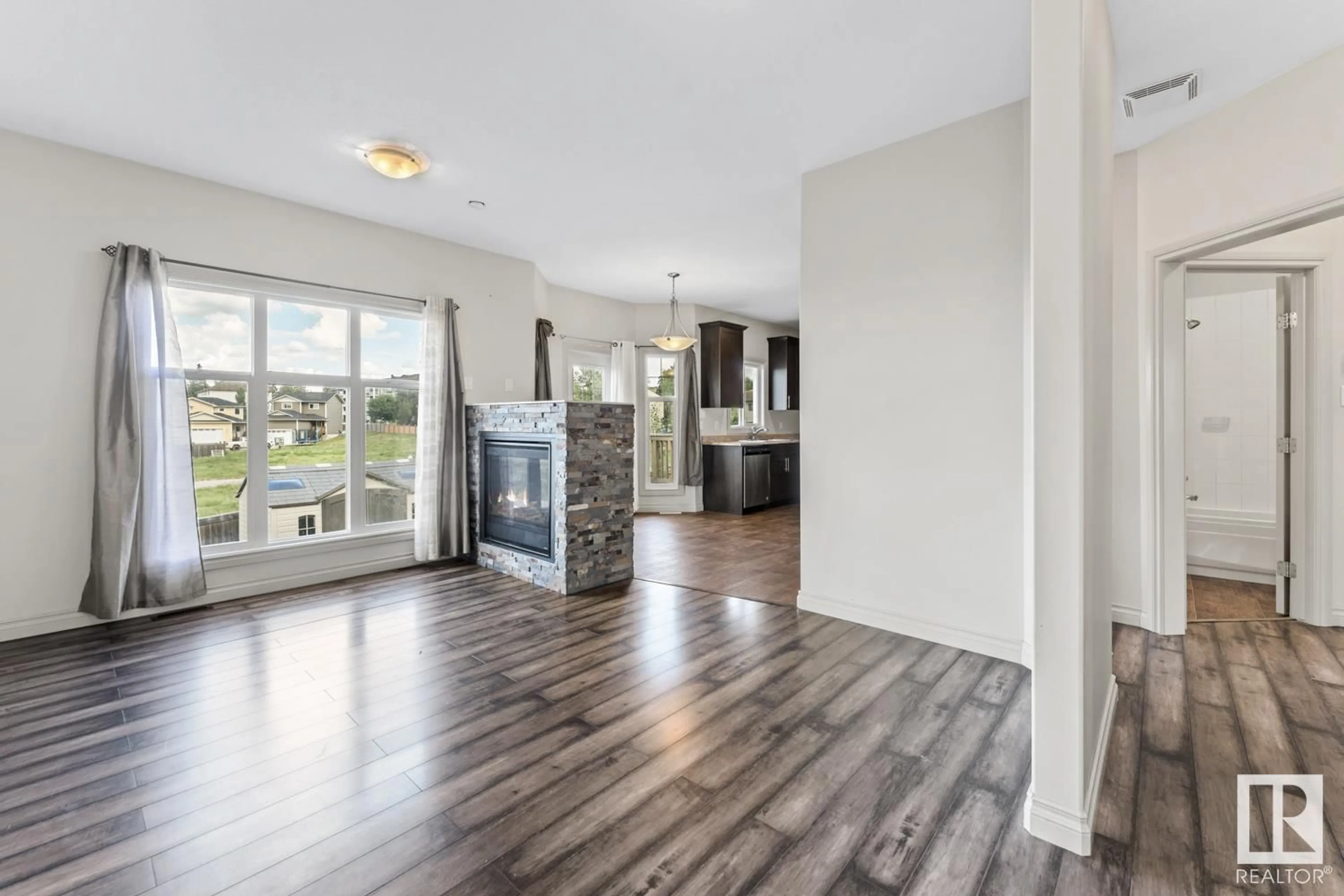 Indoor entryway for 5 - 1501 -8 AV, Cold Lake Alberta T9M0C9