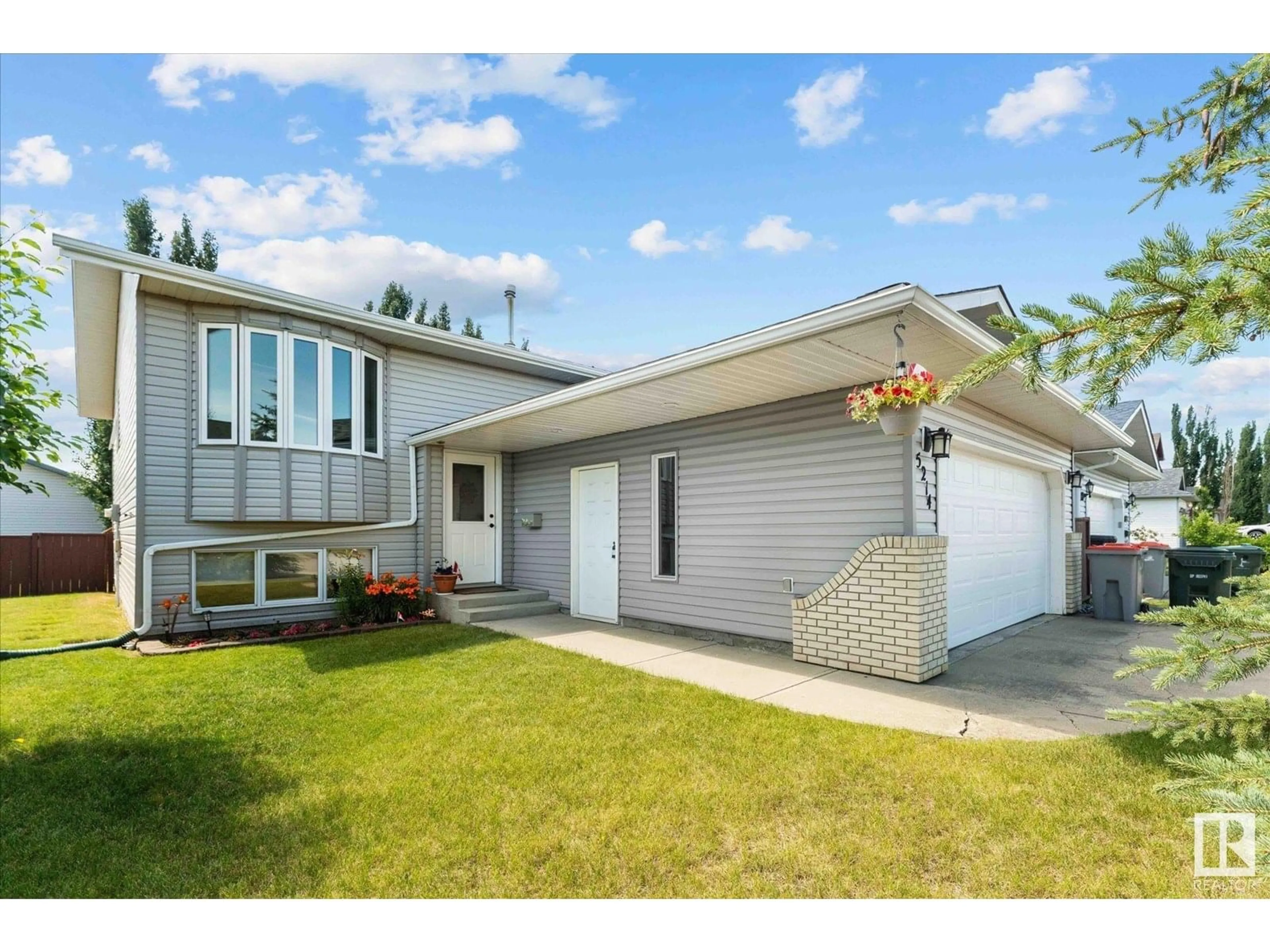 Home with vinyl exterior material, street for 5214 57 AV, Stony Plain Alberta T7Z1A1