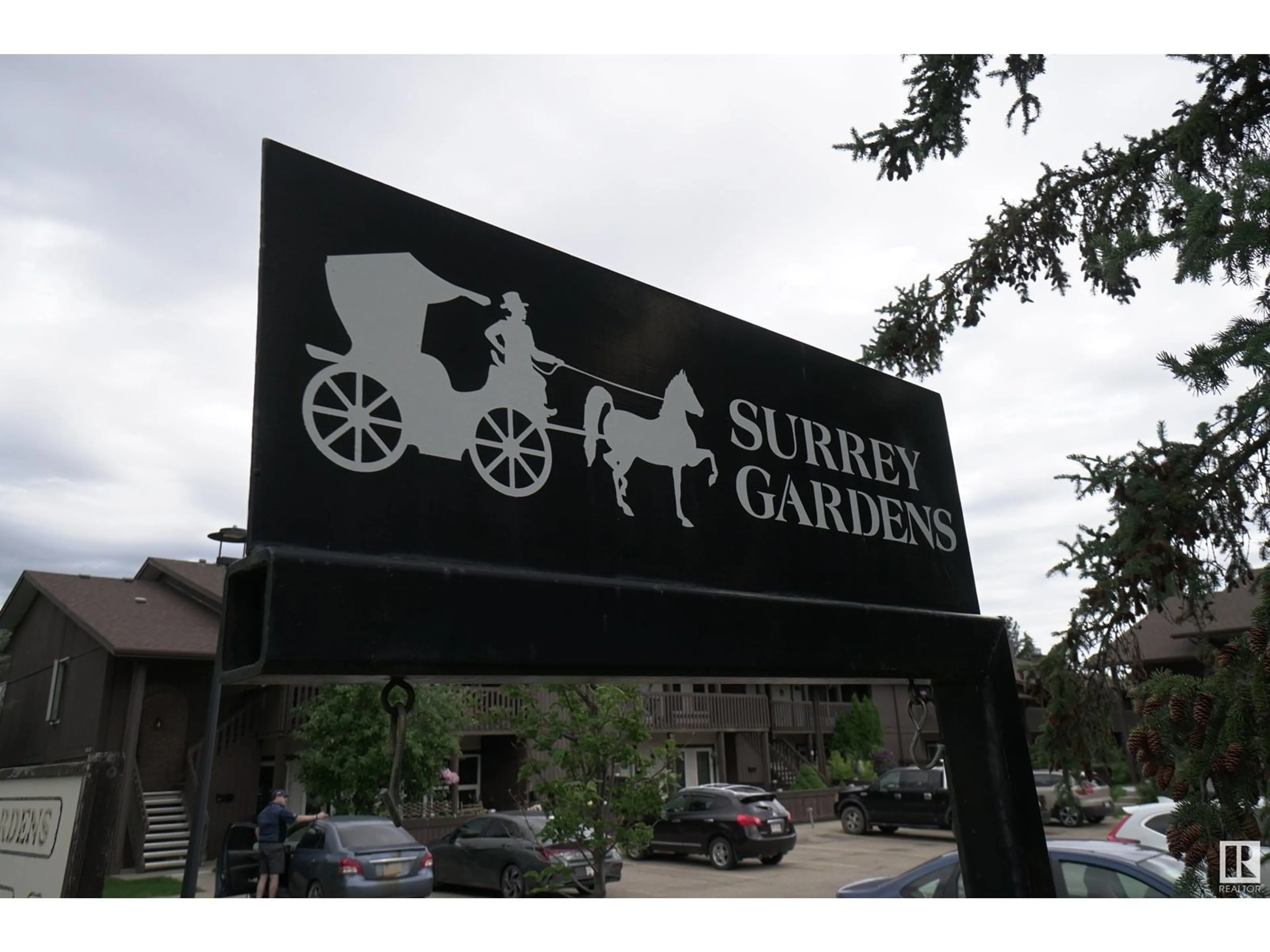 Blurry image for 245 SURREY GARDENS GD, Edmonton Alberta T5T1Z3