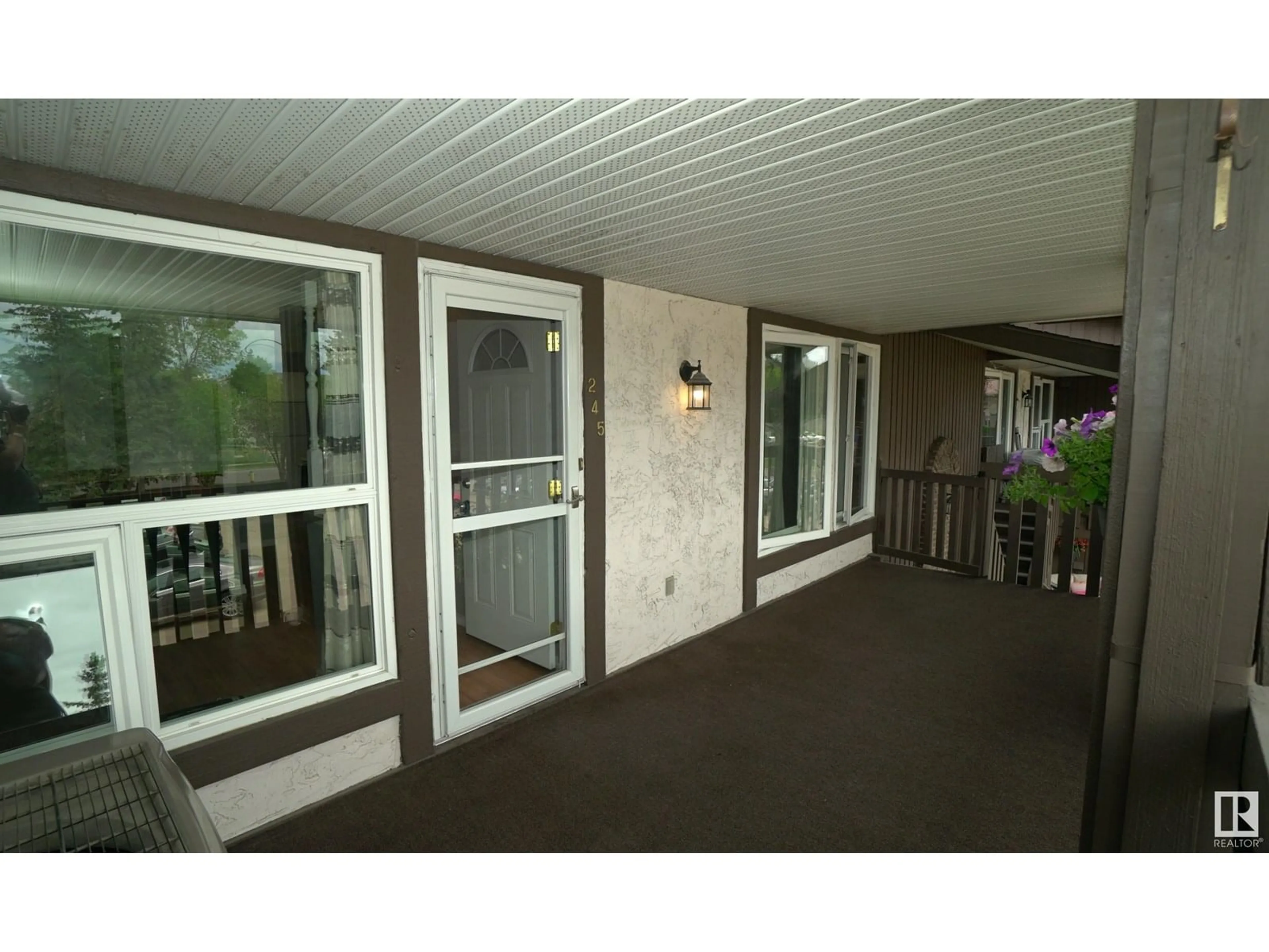 Unknown for 245 SURREY GARDENS GD, Edmonton Alberta T5T1Z3