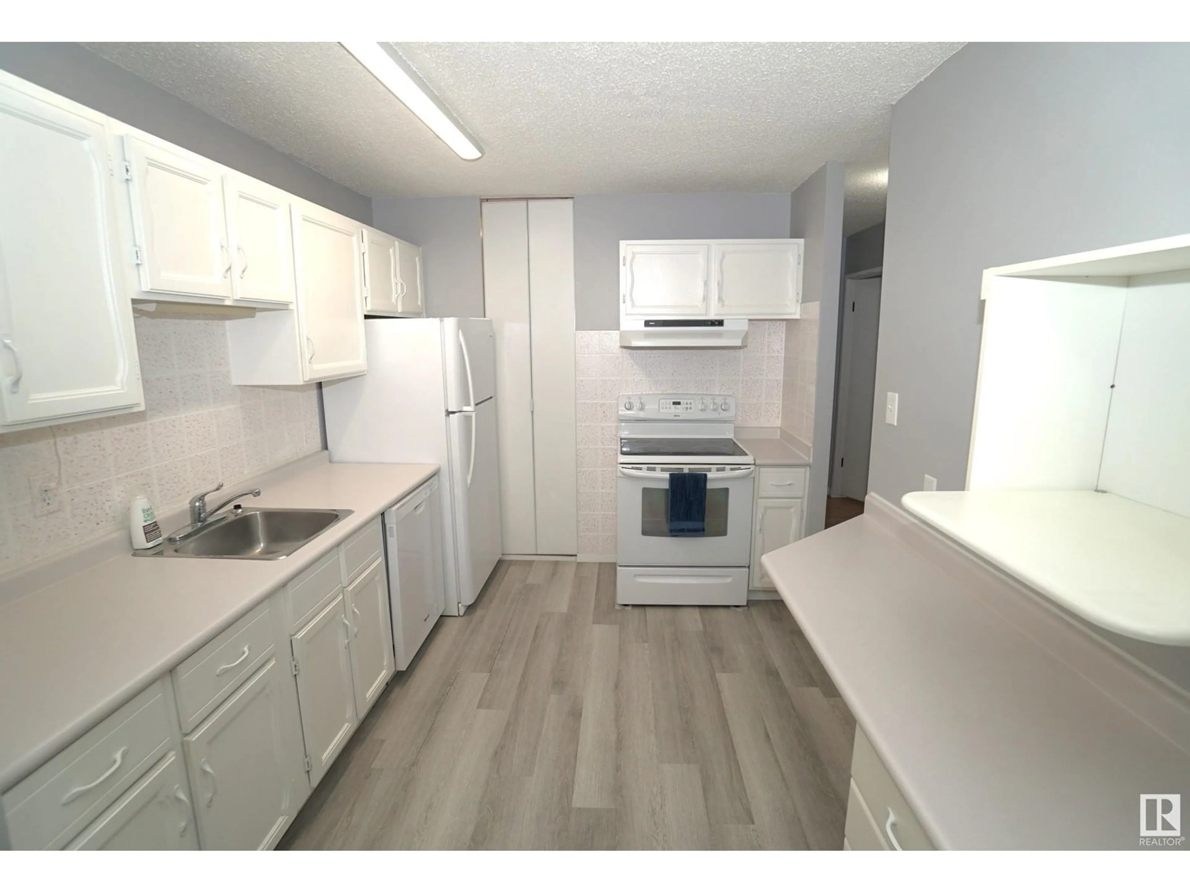 Standard kitchen, unknown for 245 SURREY GARDENS GD, Edmonton Alberta T5T1Z3