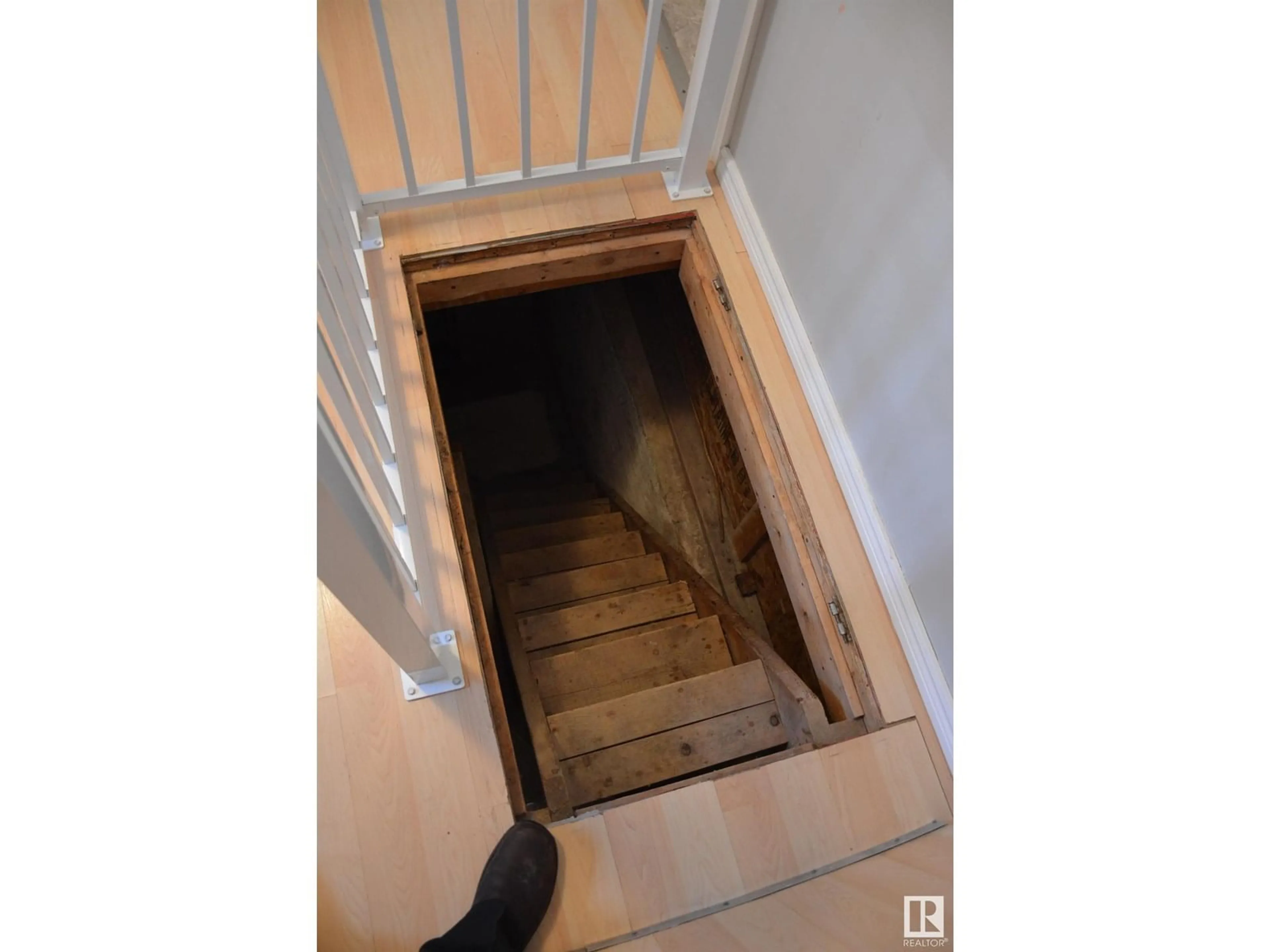 Stairs for 4808 50 ST, Barrhead Alberta T7N1G5
