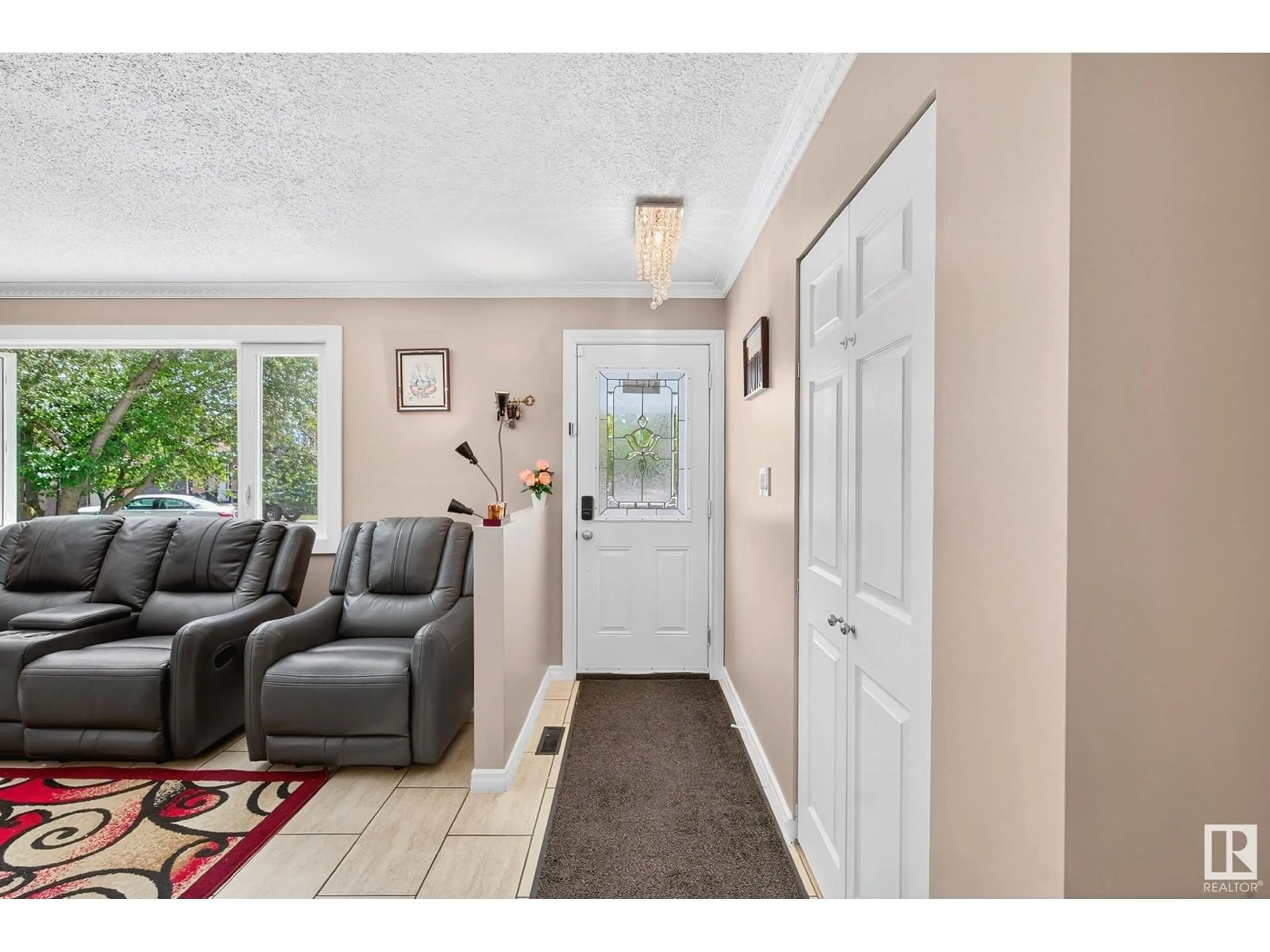 Indoor entryway for 64 ASPEN CR, St. Albert Alberta T8N2L8