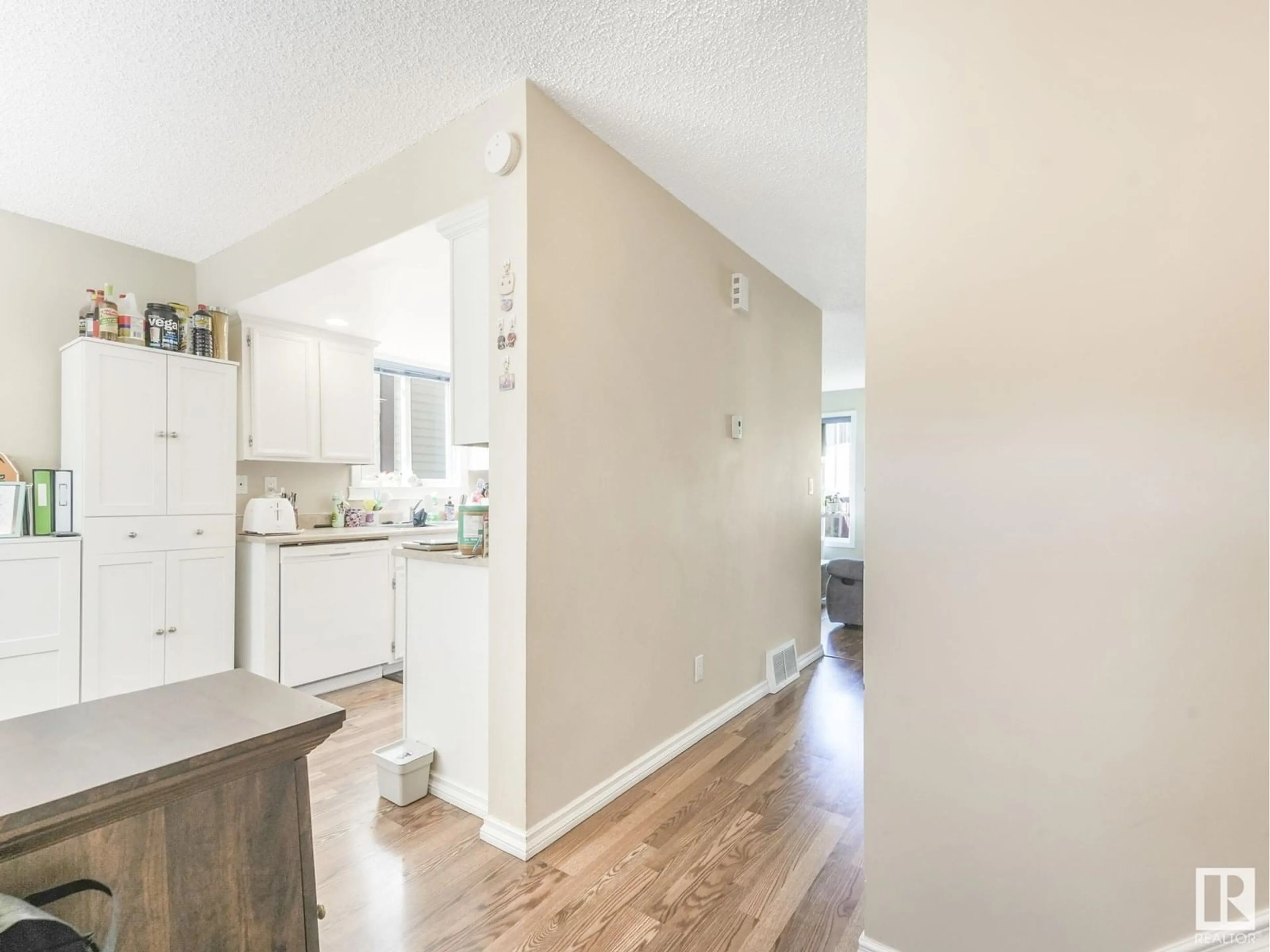 Indoor entryway for 59 - 10453 20 AV, Edmonton Alberta T6J5H1