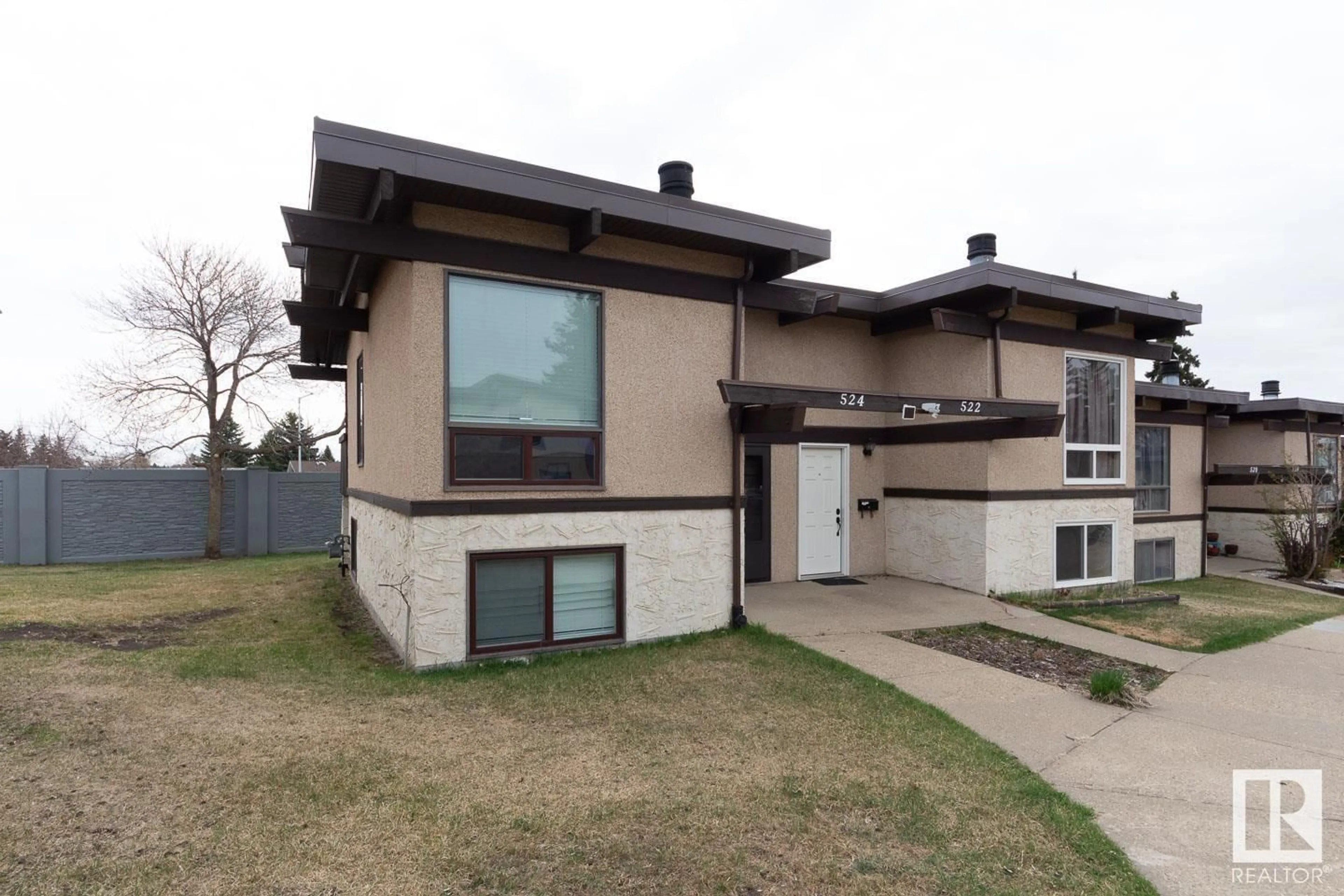 Home with vinyl exterior material, unknown for 524 LEE RIDGE RD, Edmonton Alberta T6K2K3