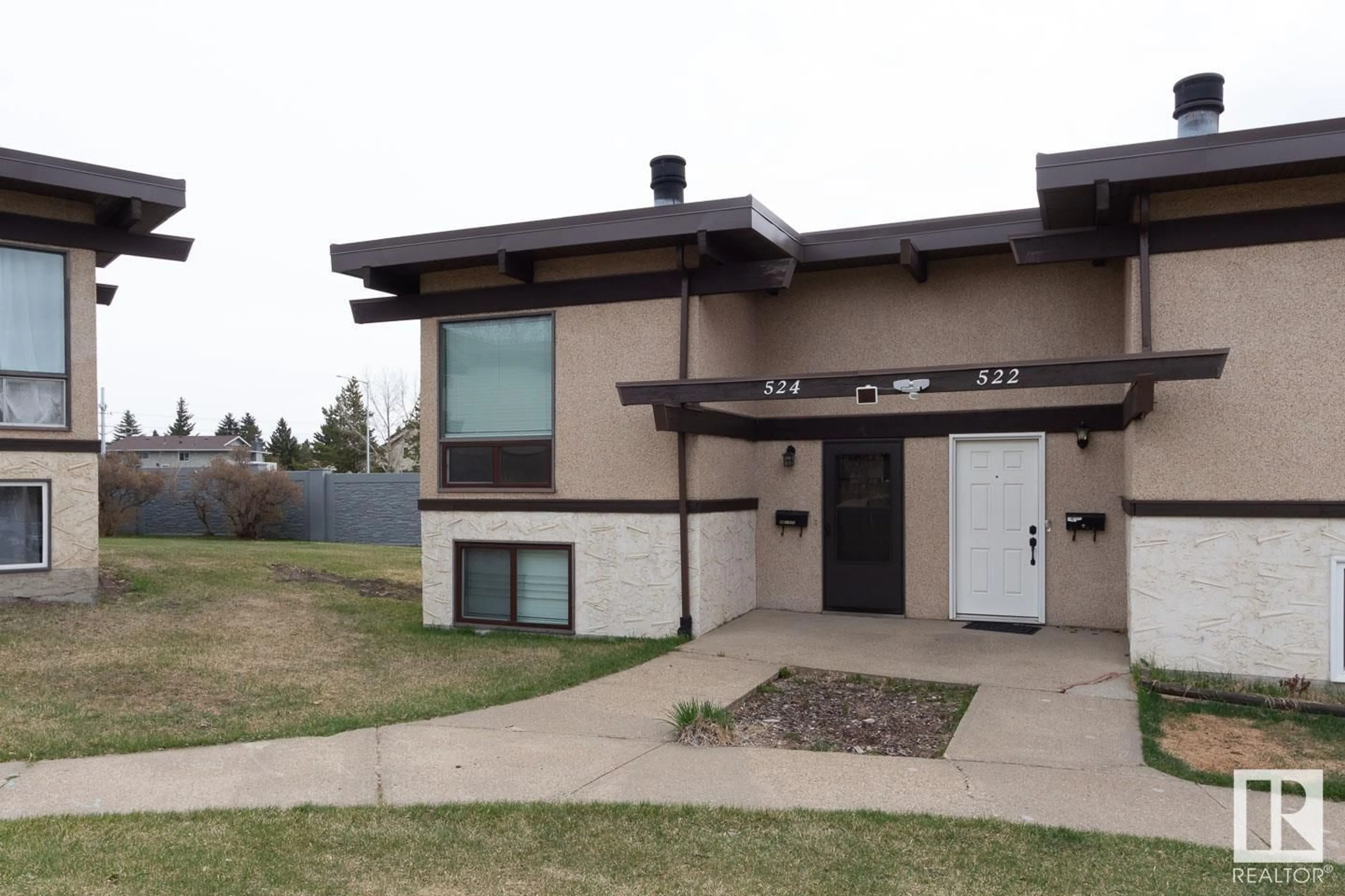 Home with vinyl exterior material, street for 524 LEE RIDGE RD, Edmonton Alberta T6K2K3